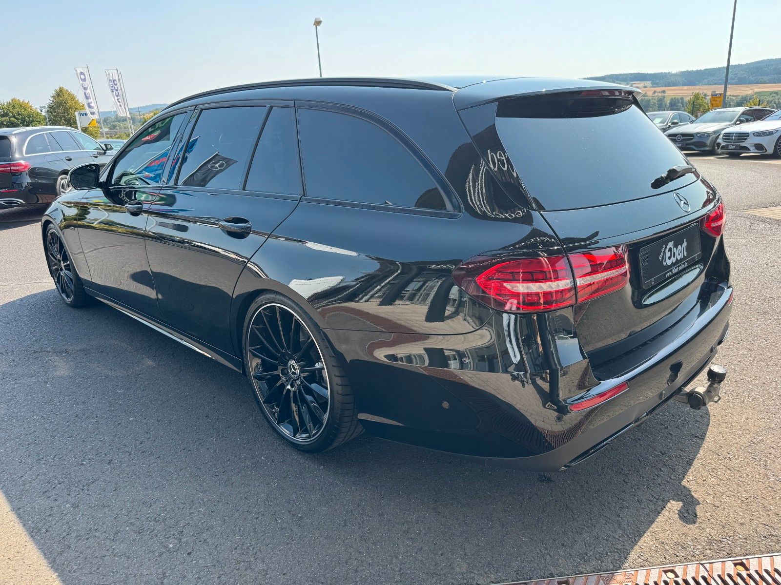 Fahrzeugabbildung Mercedes-Benz E 400d 4M AMG+Burm+Pano+AHK+Distr+Memory+Night
