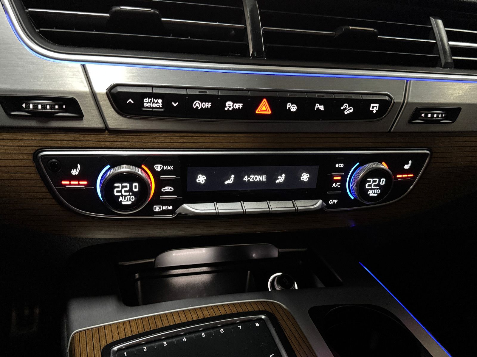 Fahrzeugabbildung Audi Q7 3.0 TDI QUATTRO 3X S-LINE VOLLAUSTATTUNG 21´