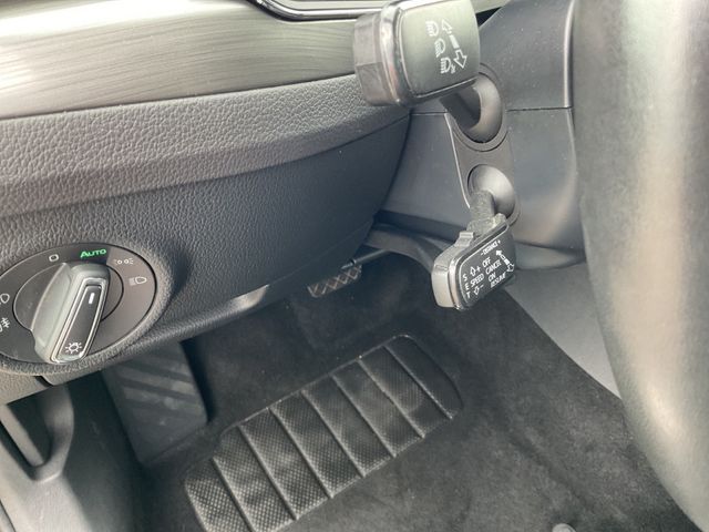 Superb Combi 2.0 TDI DSG Style PDC SHZ NAVI ACC