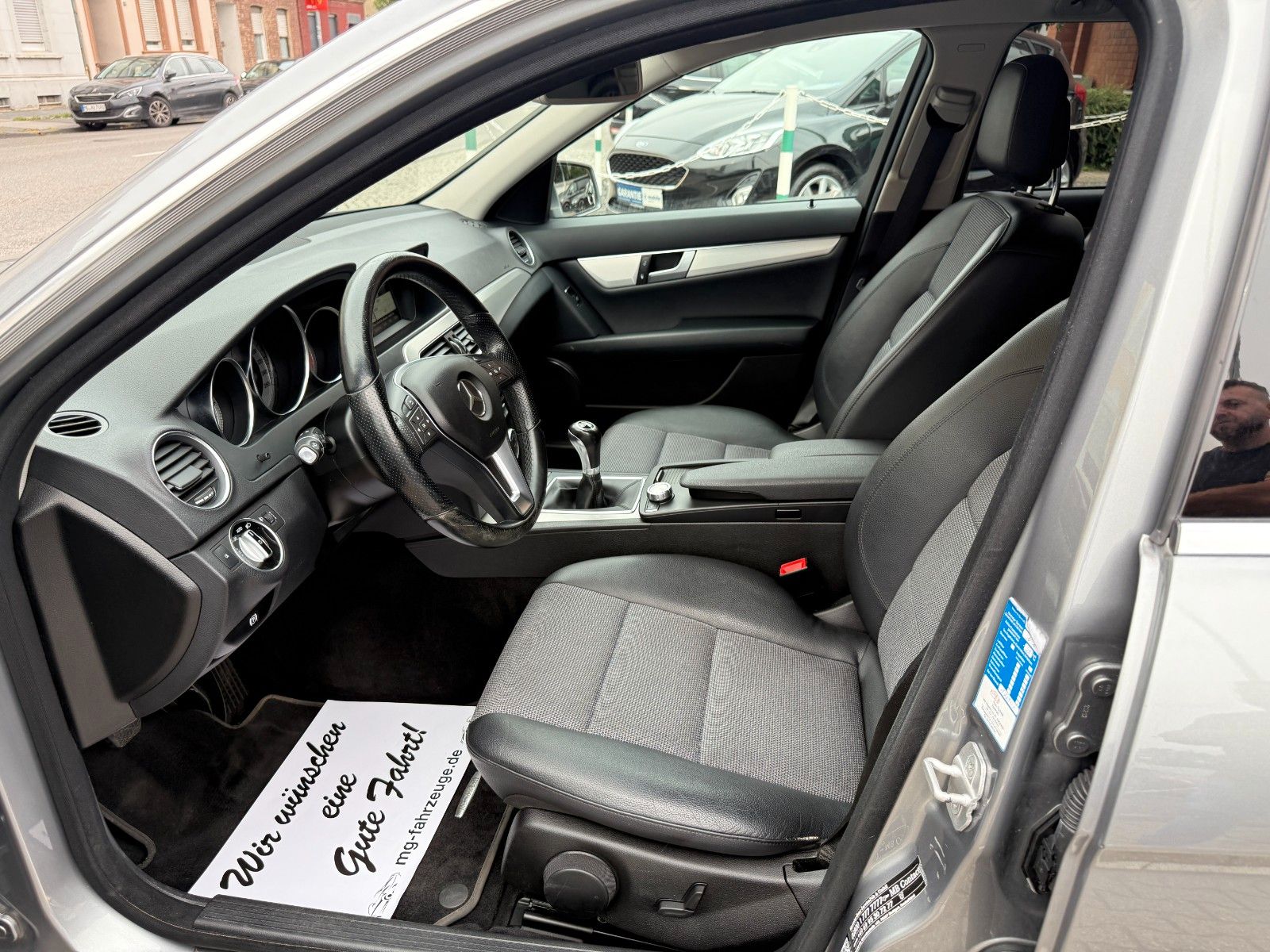 Fahrzeugabbildung Mercedes-Benz C 180 T AVANTGARDE 2-HAND PDC BLUETOOTH FACELIFT