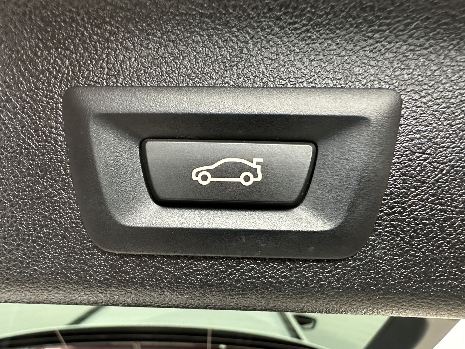 Fahrzeugabbildung BMW 520d Touring M-Sport NAV+LED+ACC+AHK+KAM+H&K+VC