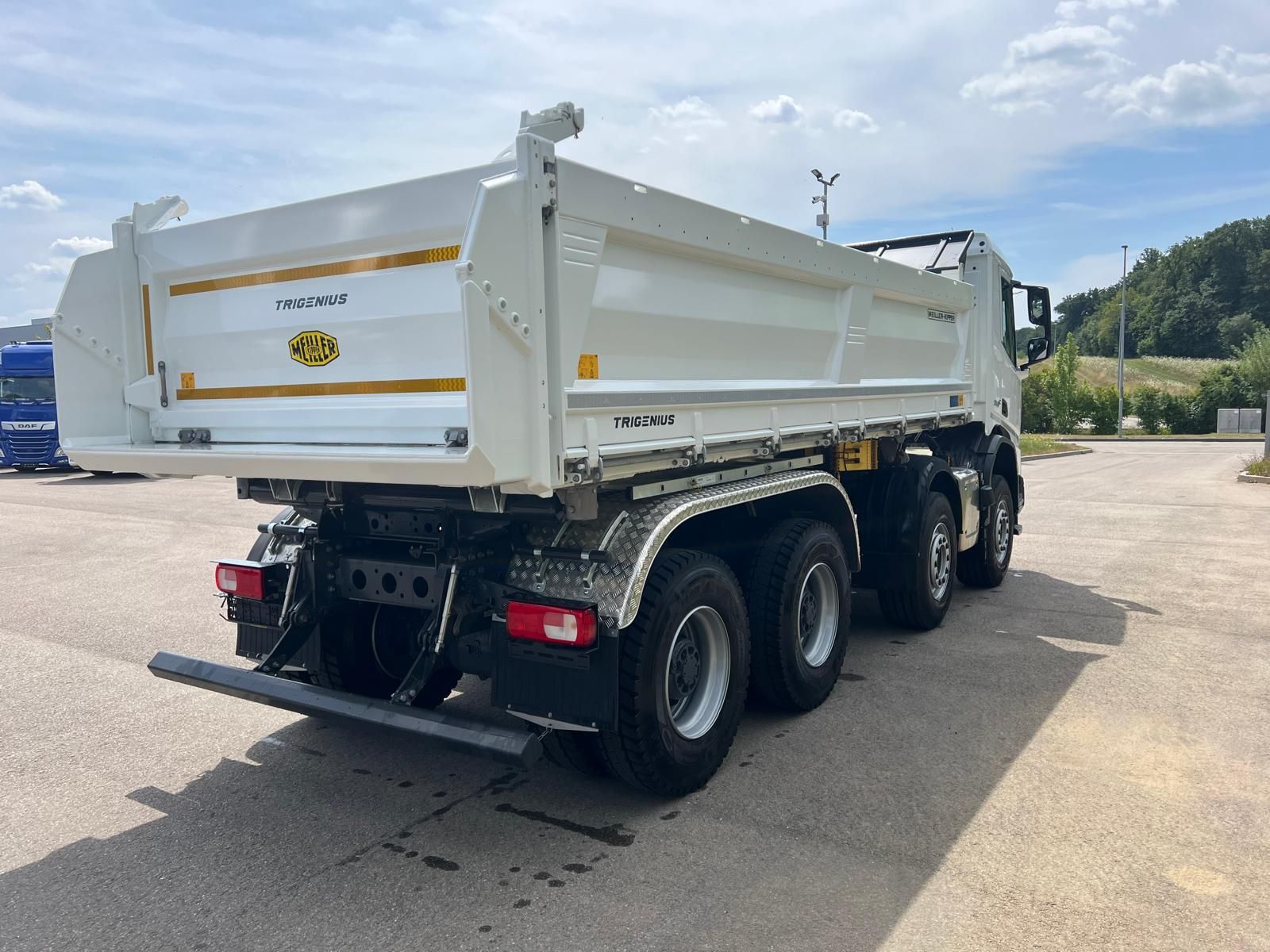 Fahrzeugabbildung DAF FAD XDC 450 Dreiseitenkipper