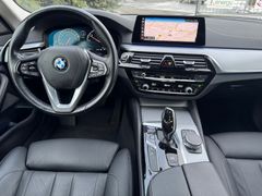 BMW 520d Autom. *DISPLAY KEY*HEAD UP*SURROUND VIEW*