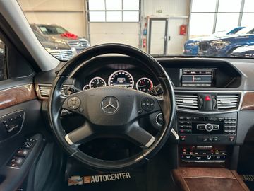 MYAUTOCENTER – Gebraucht- und Jahreswagen mit Werkstattservice in Pfaffenhofen Mercedes-Benz E 220 CDI Limousine BlueEfficiency *2. Hand*SHZ*