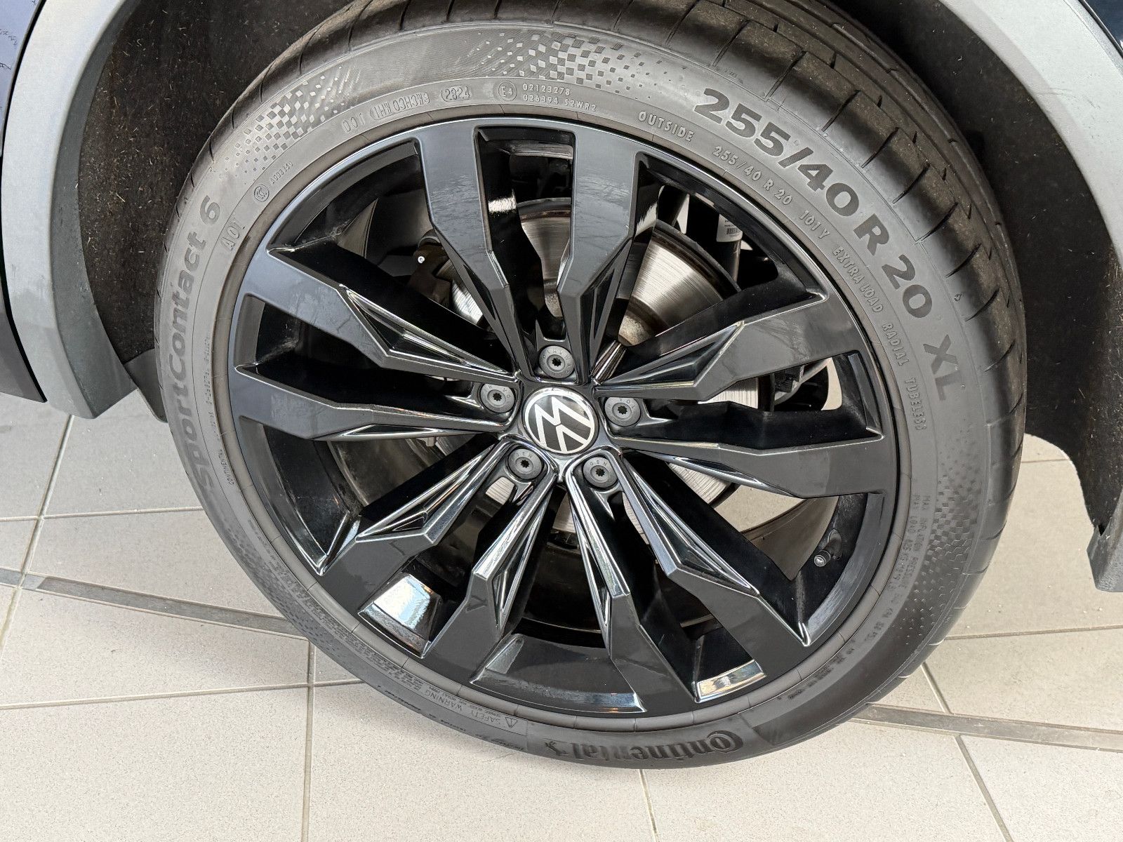 Fahrzeugabbildung Volkswagen Tiguan Allspace R-Line /PANO/HUD/HARMAN-KARDON/
