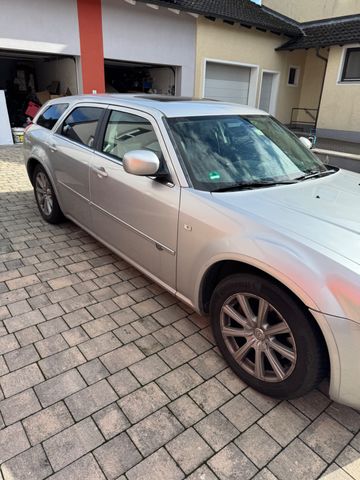 Chrysler 300C Touring 3.0 CRD Autom. -