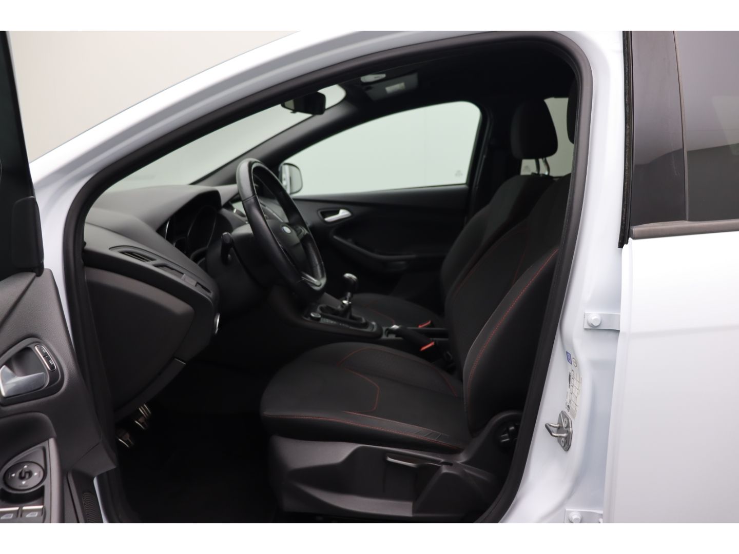 Fahrzeugabbildung Ford Focus 1.0 Turnier ST-Line 2-Zonen-Klimaautom