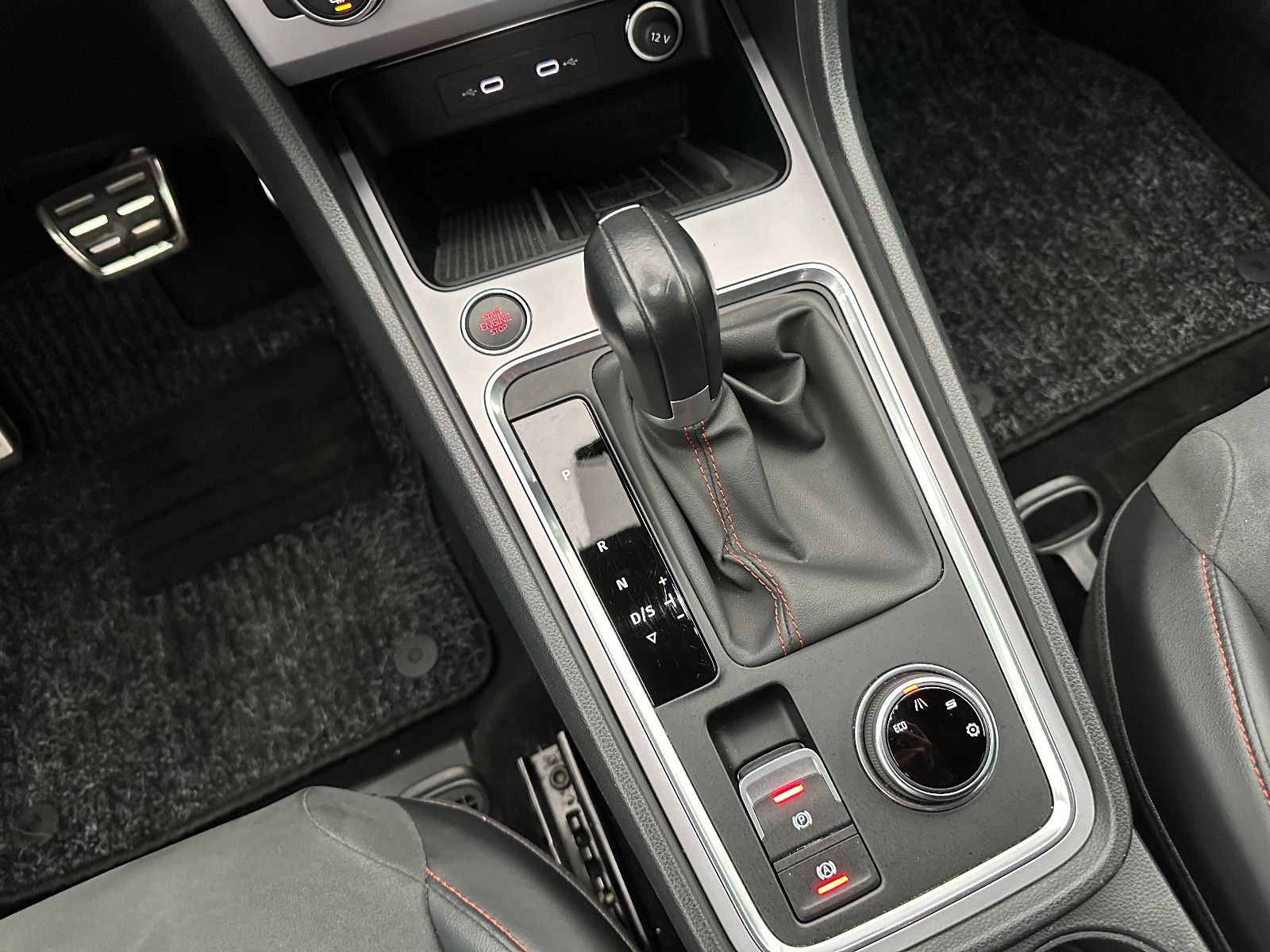 Fahrzeugabbildung SEAT Ateca 2.0 TDI FR DSG AHK/Navi/Dinamica/Beats