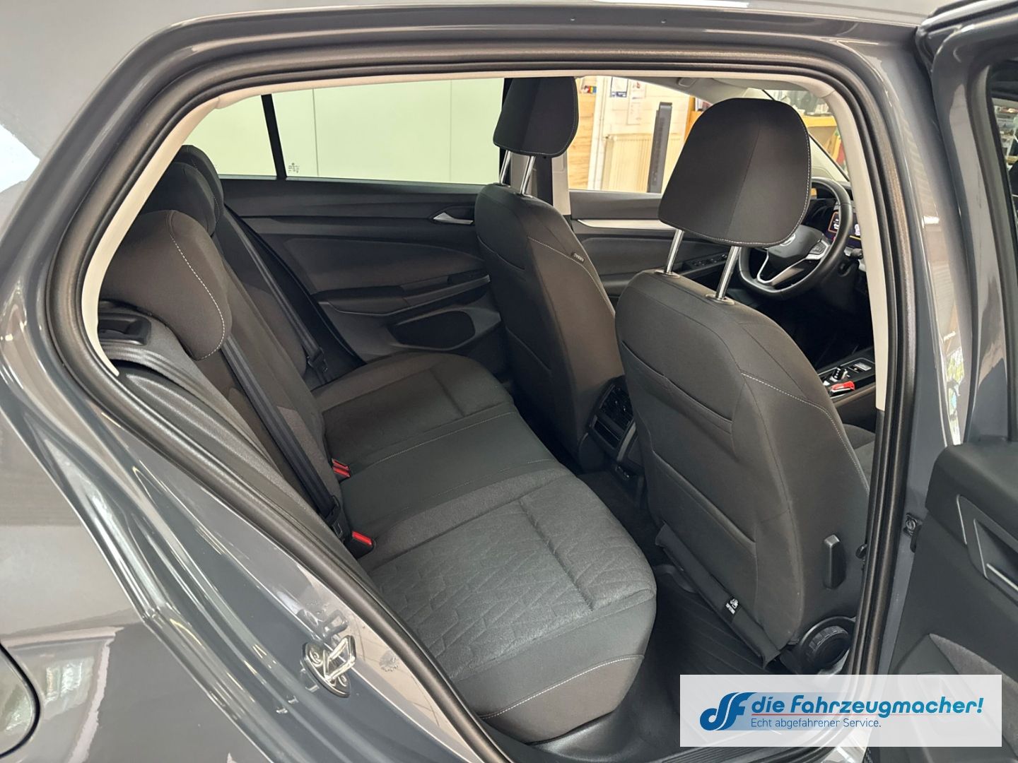 Fahrzeugabbildung Volkswagen Golf VIII 2.0 TDI 110 kW Life Digitales Cockpit