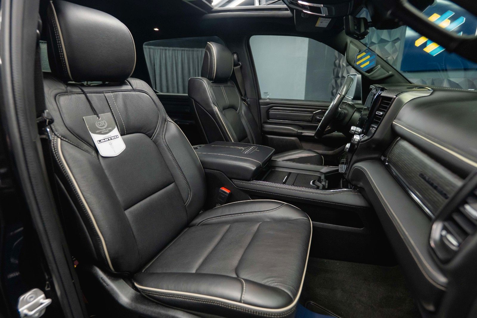 Fahrzeugabbildung Dodge RAM 5.7 V8 HEMI 4x4 LIMITED Offroad 100% Options