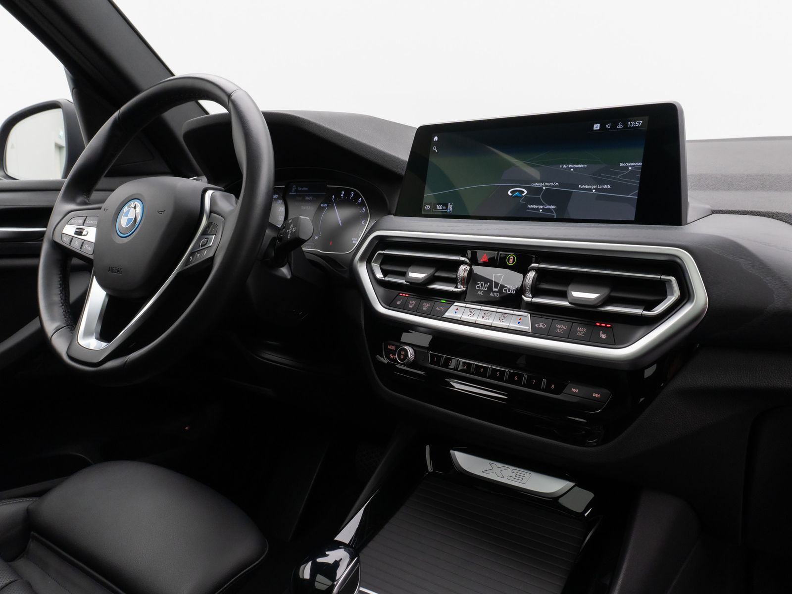 Fahrzeugabbildung BMW X3 xD30e Panorama Laser 360°HUD DAB HiFi Sport