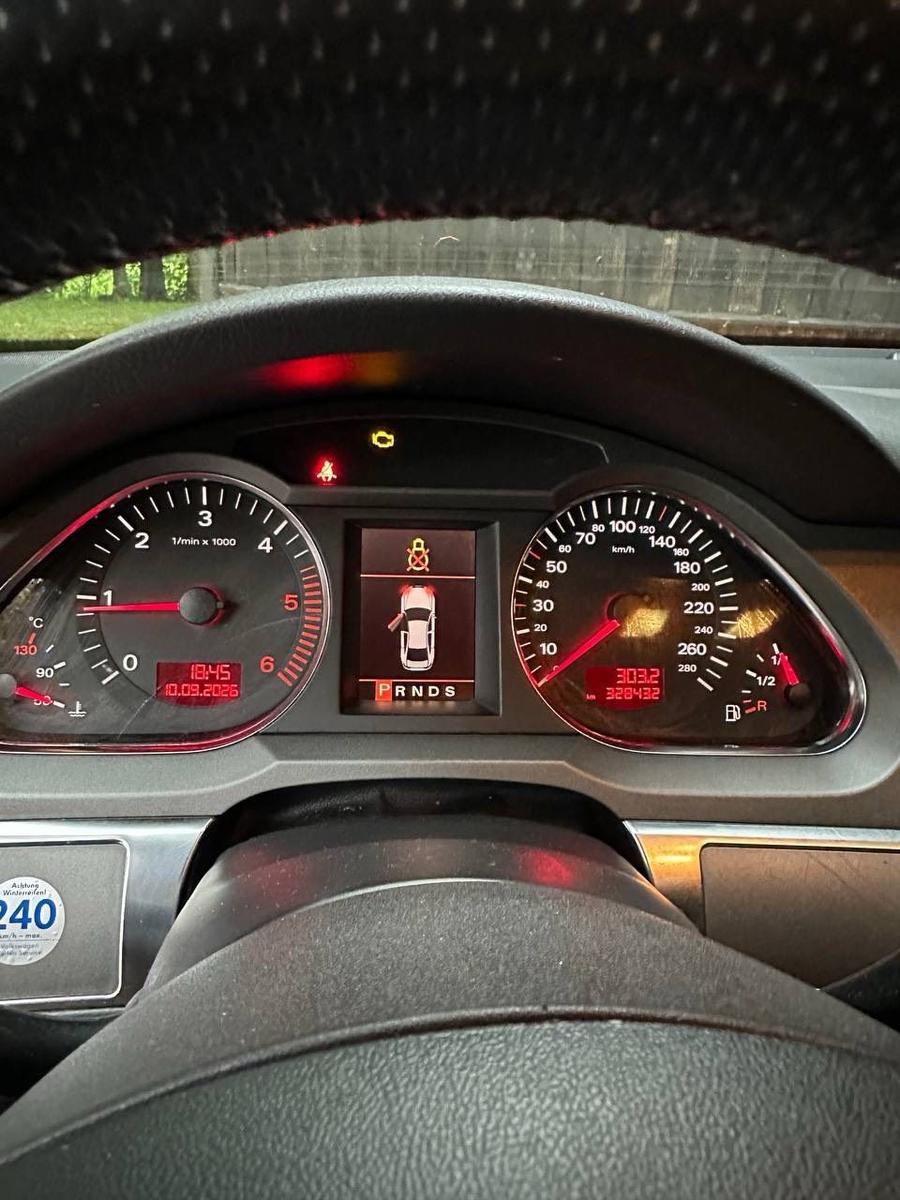 Audi Quattro 2005 — interior
