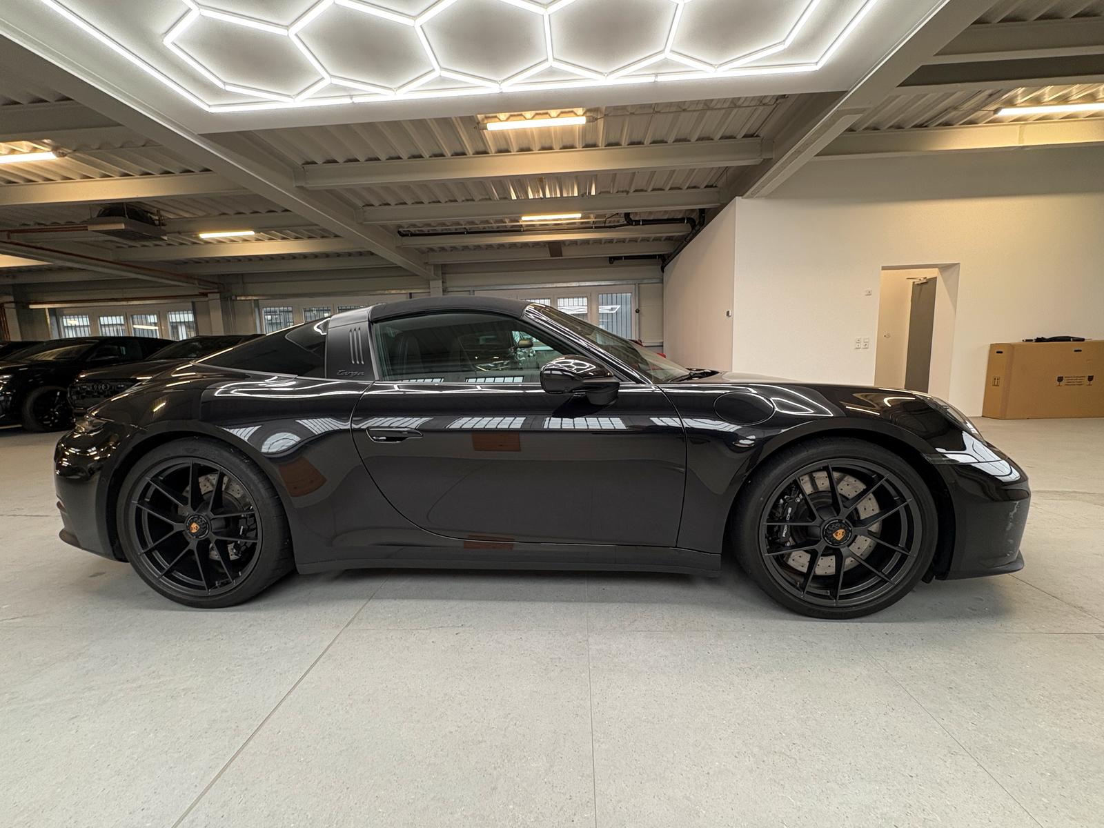 showroom-image-bottom