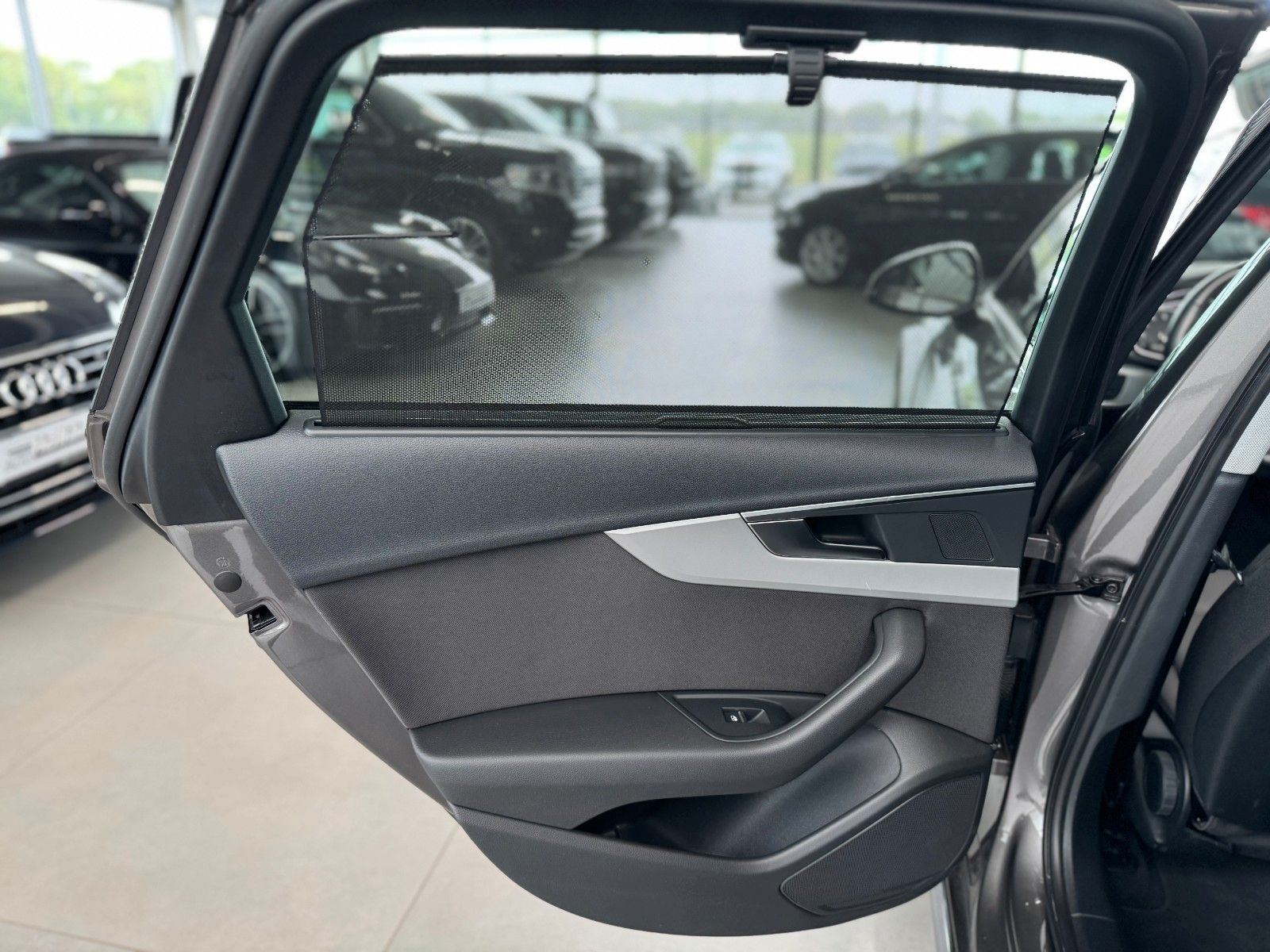 Fahrzeugabbildung Audi A4 Avant 40 2.0 TFSI advanced "Business-Paket"