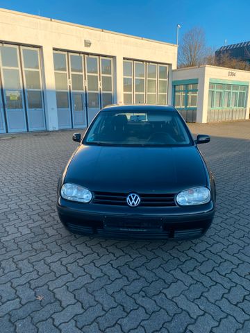 Volkswagen Golf 1.4 Special aus 2 Hand mit neuem TÜV