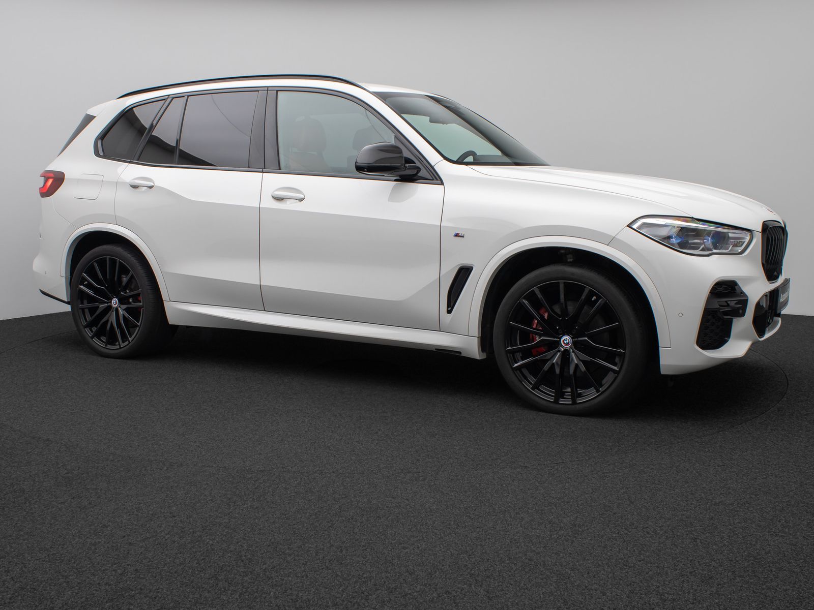 Fahrzeugabbildung BMW X5 xD30d M Sport 360°Laser HUD DAB HiFi 22Zoll