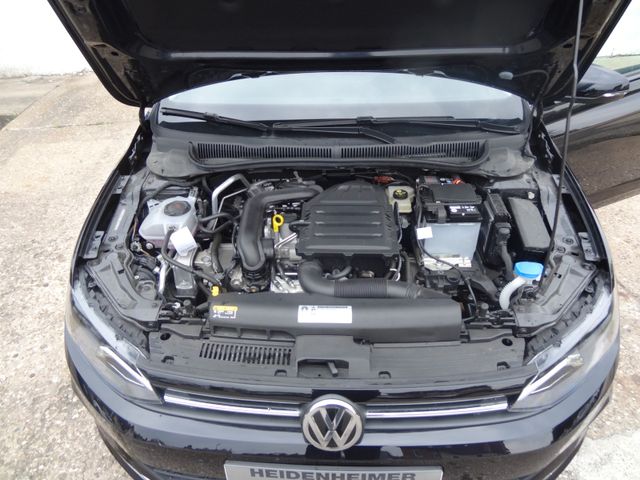 Fahrzeugabbildung Volkswagen Polo VI Highline/DSG//4.400km/1.Hd/PDC/Navi/Sitz