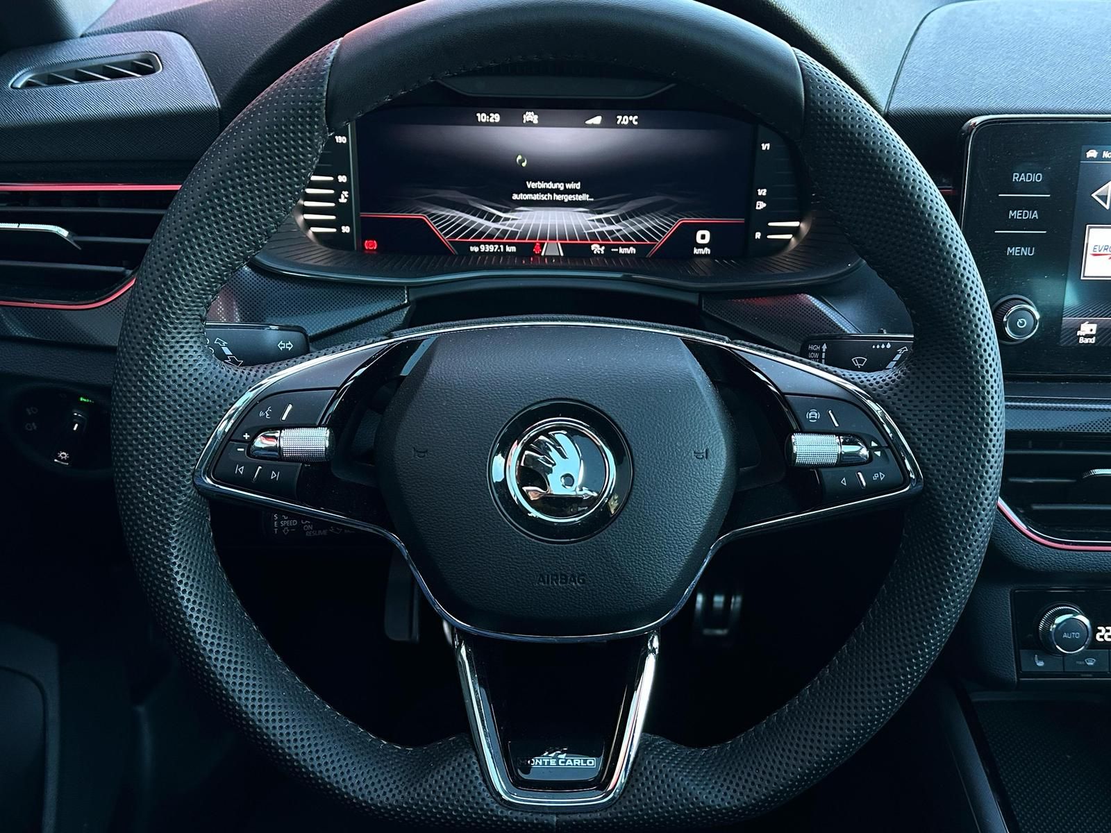 SKODA Kamiq 1.0TSI MONTE CARLO LED#ACC#SPUR#PANO#SHZ - Image 11