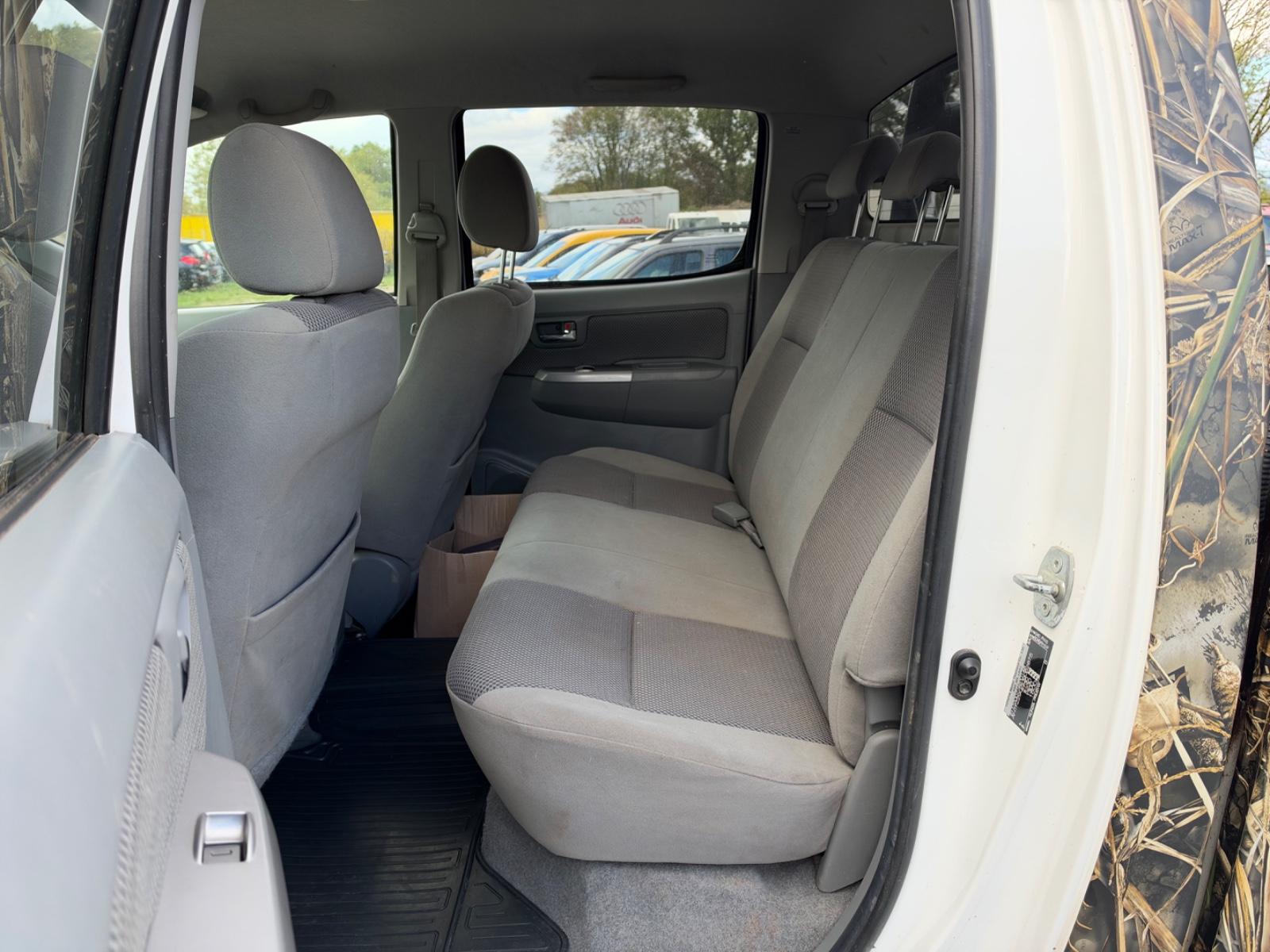 TOYOTA HILUX DOUBLE CAB LIFE 171 ch 4X4 BVM - TREUIL - ATTELAGE - 145000 km