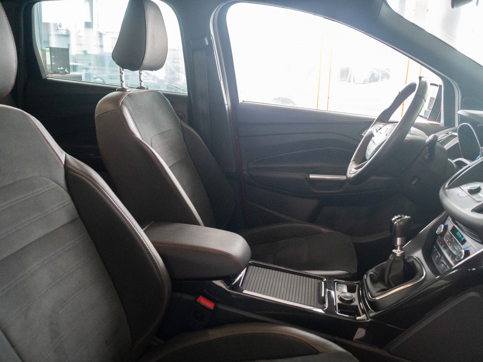 Fahrzeugabbildung Ford Kuga ST-Line WINTER-P/NAVI/AHK/KAMERA