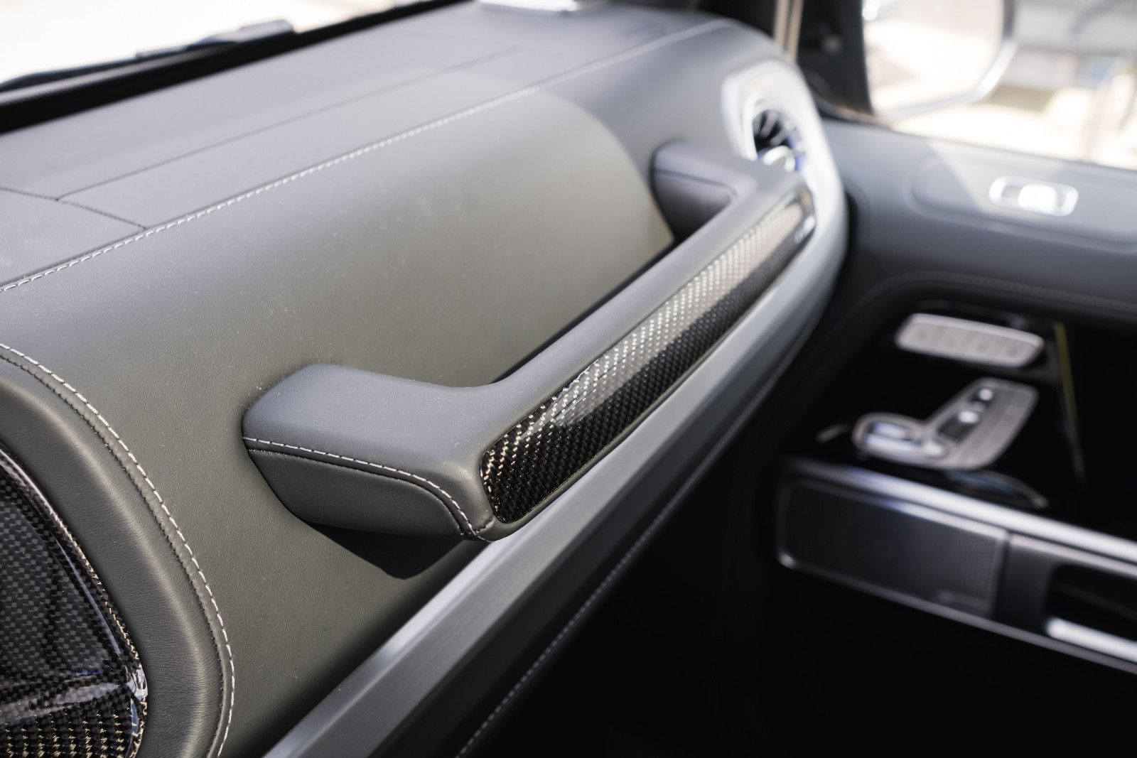 Fahrzeugabbildung Mercedes-Benz G 63 AMG-Perform.Paket-Superior-NightP.-Carbon
