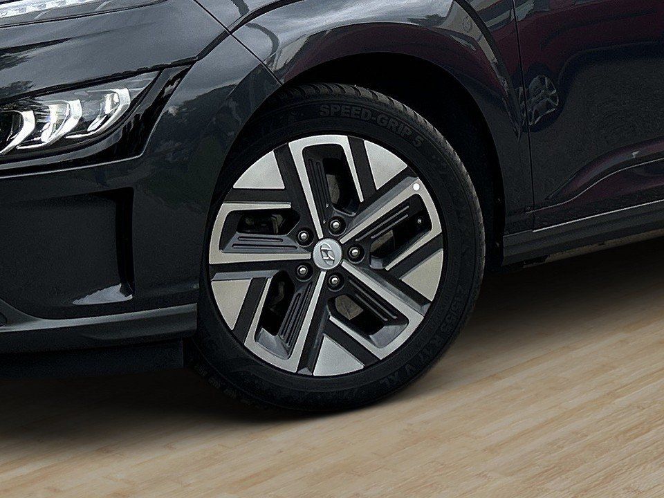 Fahrzeugabbildung Hyundai KONA EV 64kWh PLUS-P AVILOO-97,4%-SOH 484KM-RW++