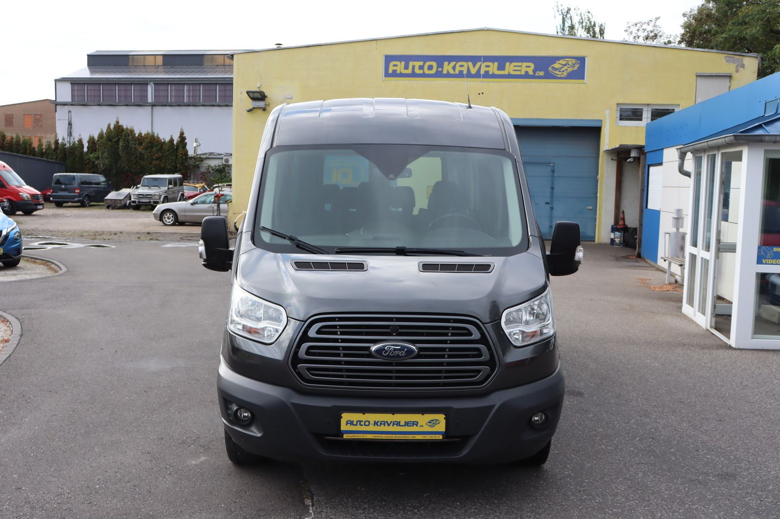 Fahrzeugabbildung Ford Transit 9-Sitzer * Rückfahrk. * Anhängerk.
