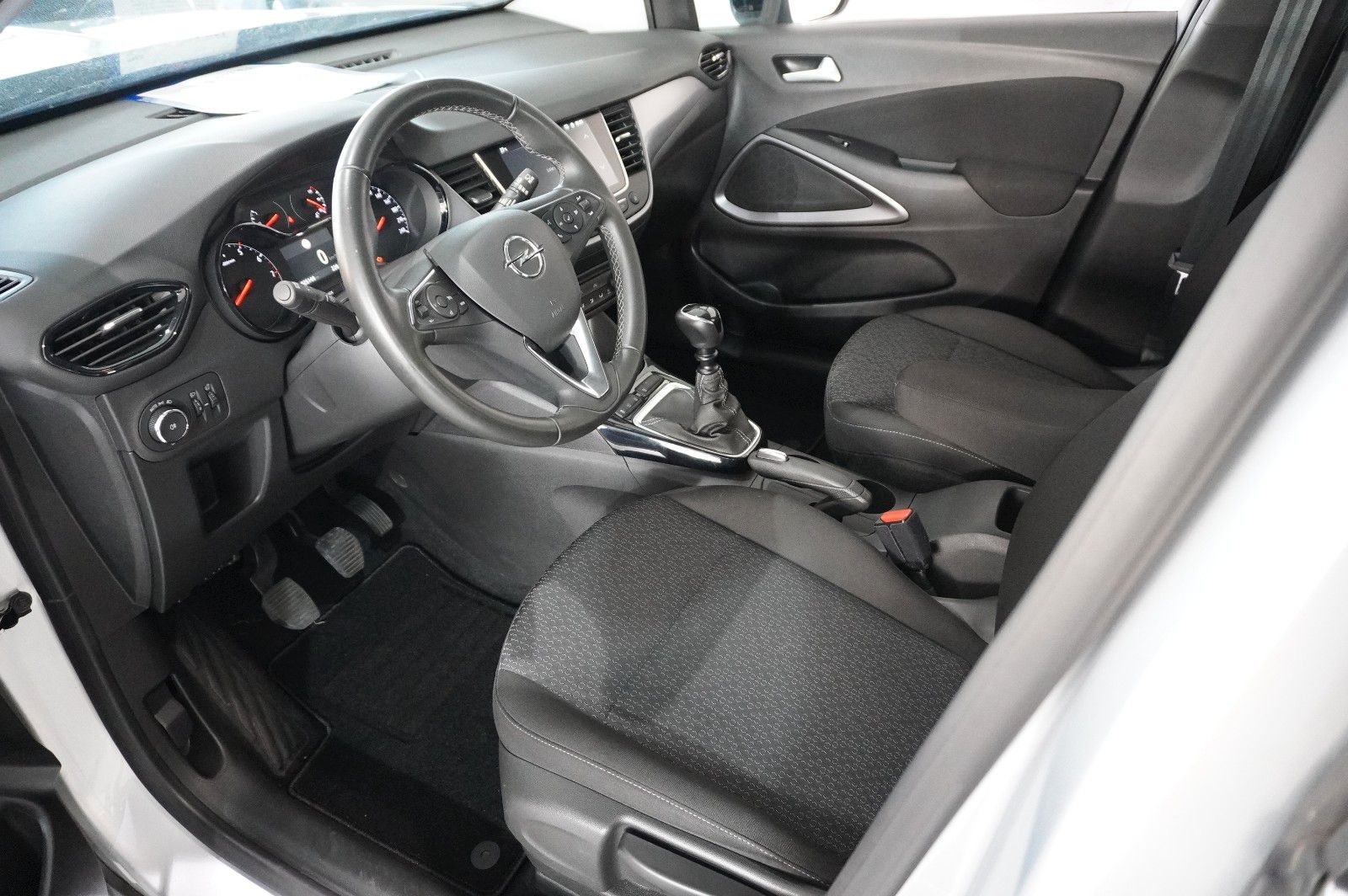 Fahrzeugabbildung Opel Crossland (X) 1.5D EDITION NAVI/LED/KAMERA/DAB+