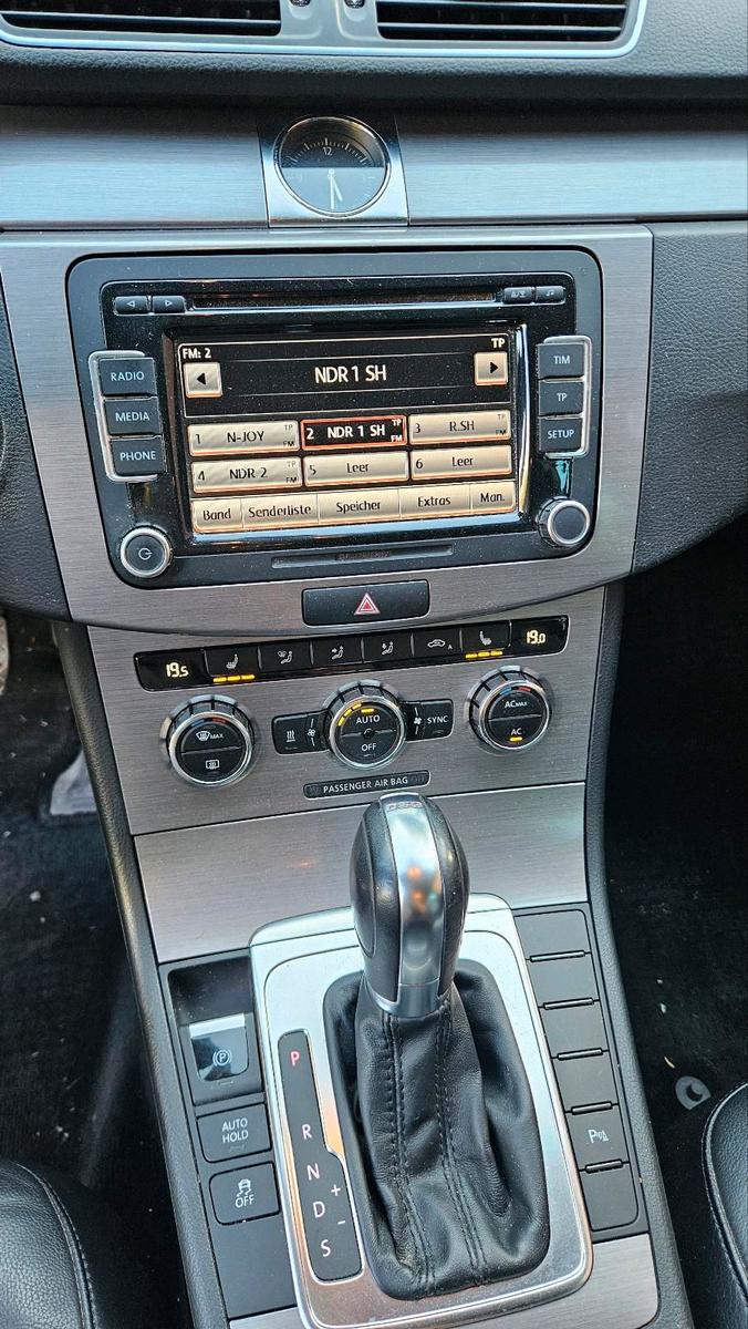Volkswagen Passat 2012 — photo 15