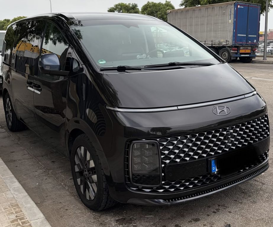 Image of Hyundai STARIA