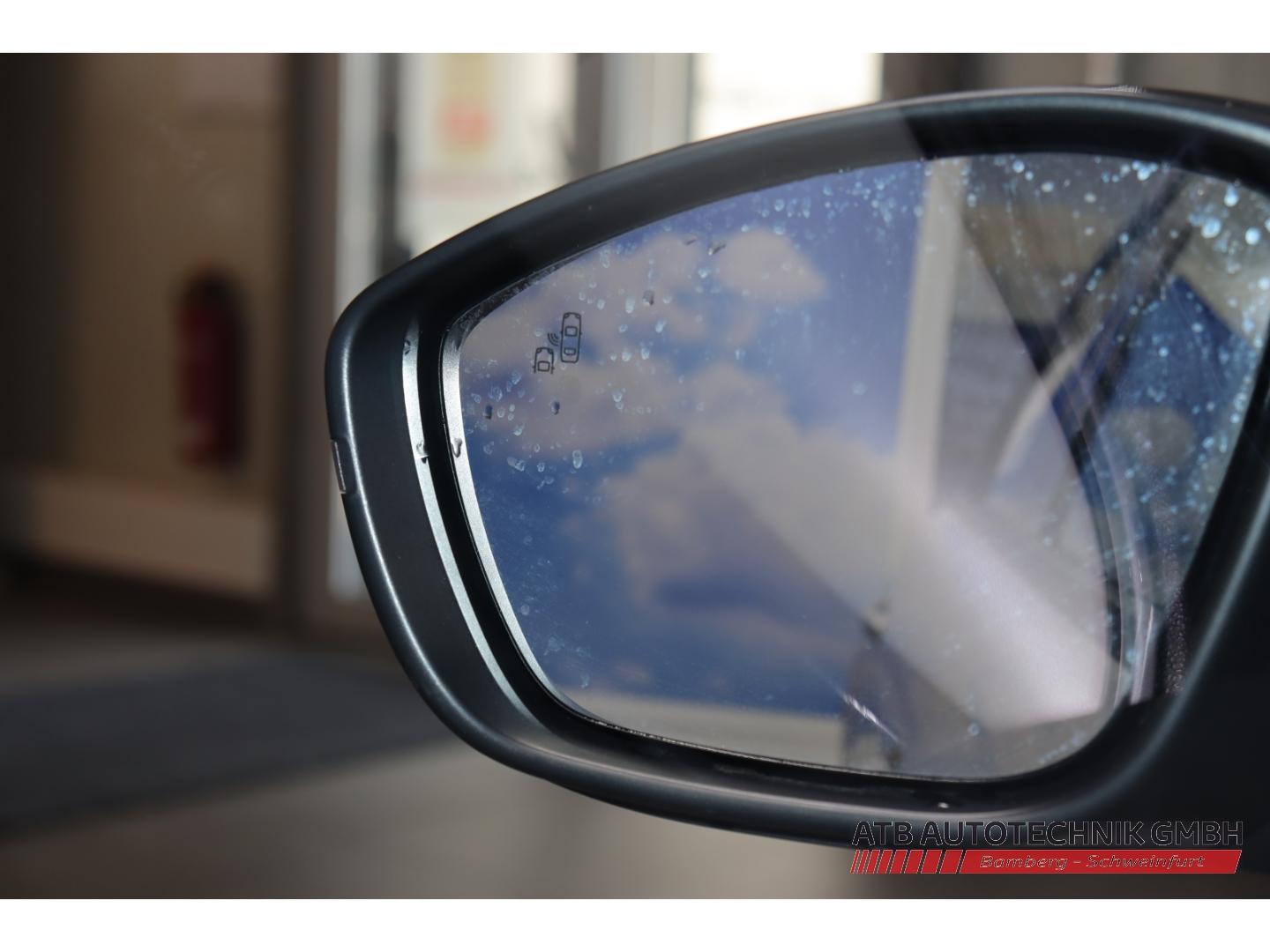 Fiat 600e MY25 La Prima 115 kW Navi Massagesitze LED 