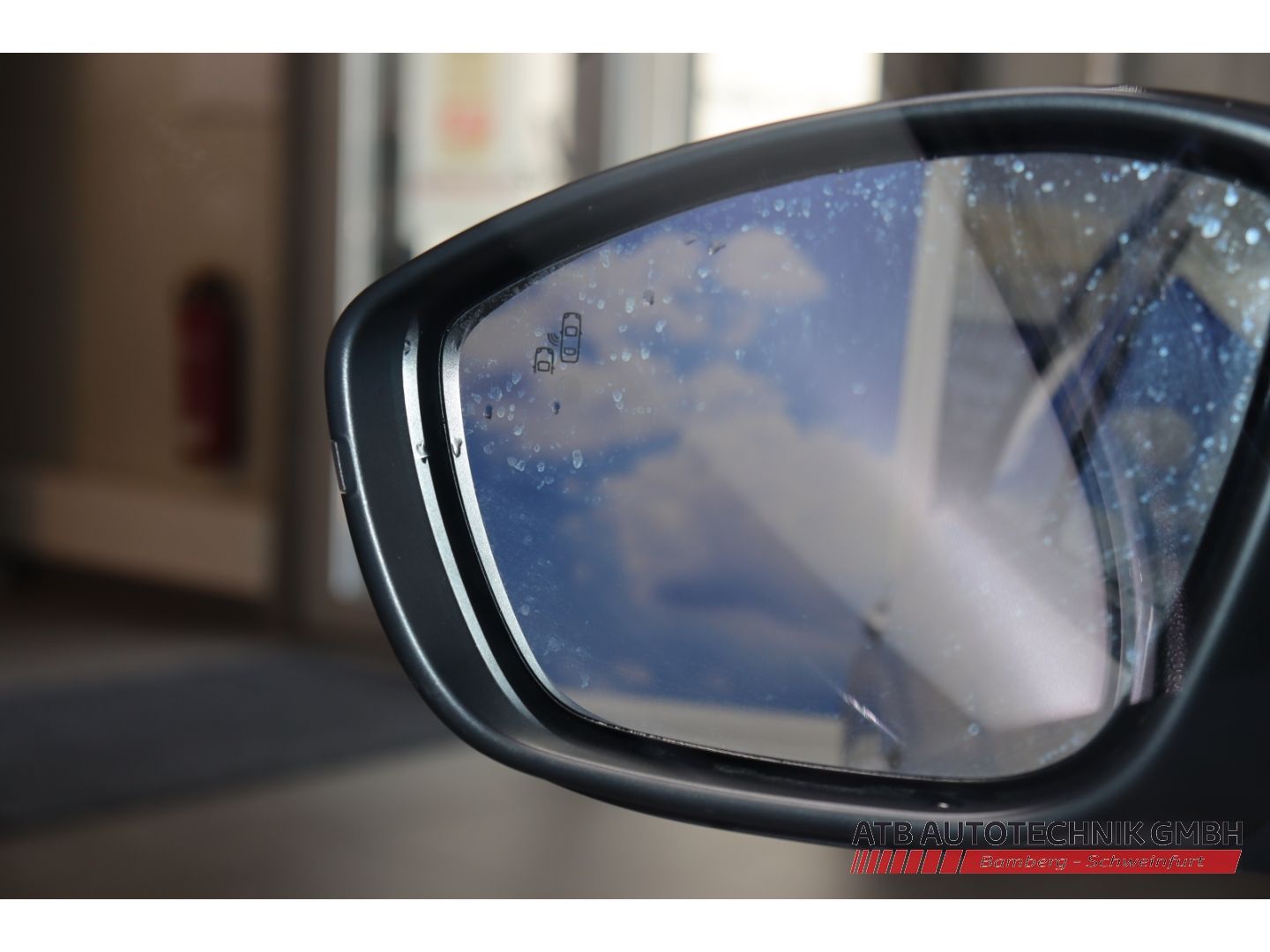 Fahrzeugabbildung Fiat 600e MY25 La Prima 115 kW Navi Massagesitze LED