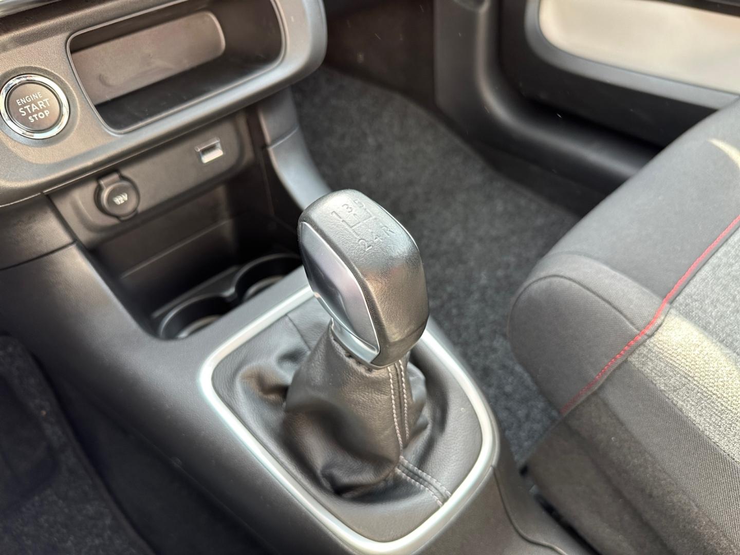 Citroën C3 1.2 PureTech Shine *Pano*CAM*SHZ*Navi*Keyless