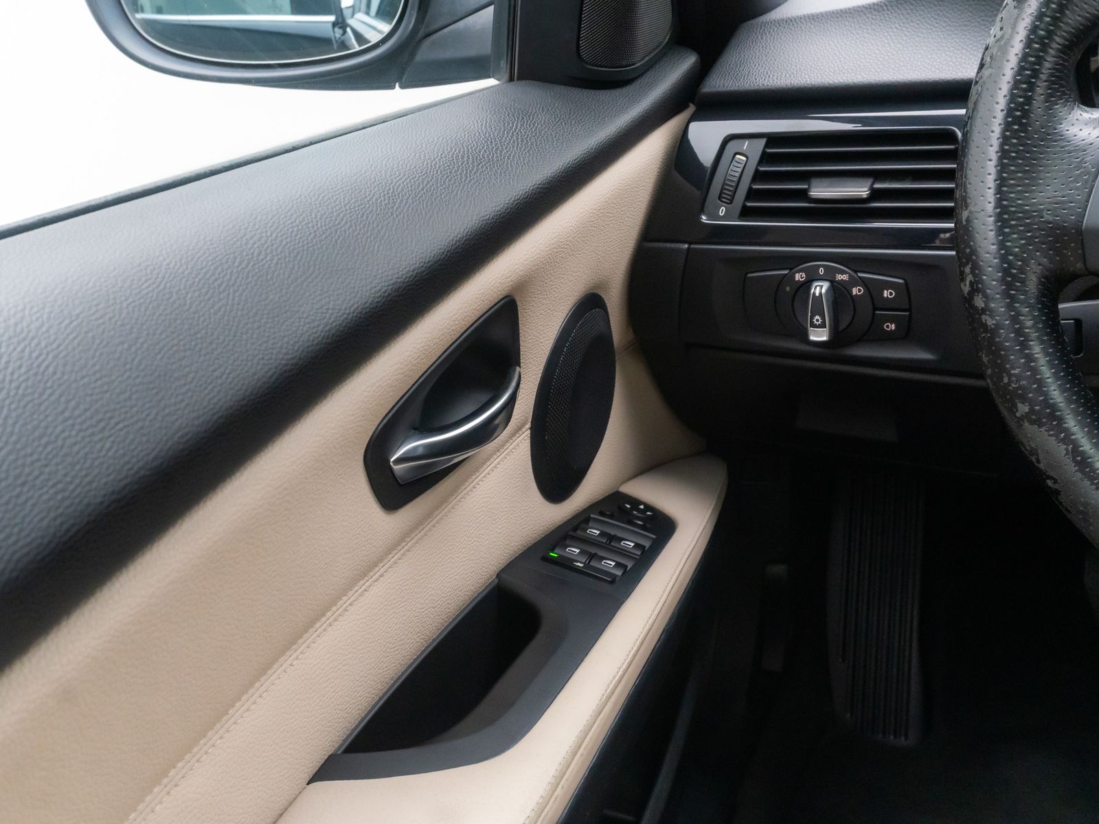 Fahrzeugabbildung BMW 325d GeschwindigReg Xenon PDC Alarm HiFi Leder