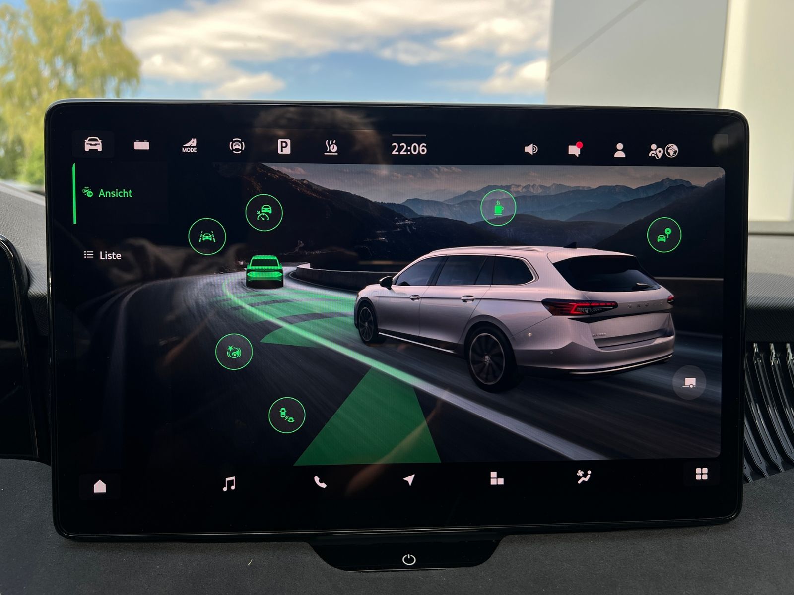 Fahrzeugabbildung SKODA Superb Combi  Sportline 1.5 TSI IV DSG *AHK,Navi