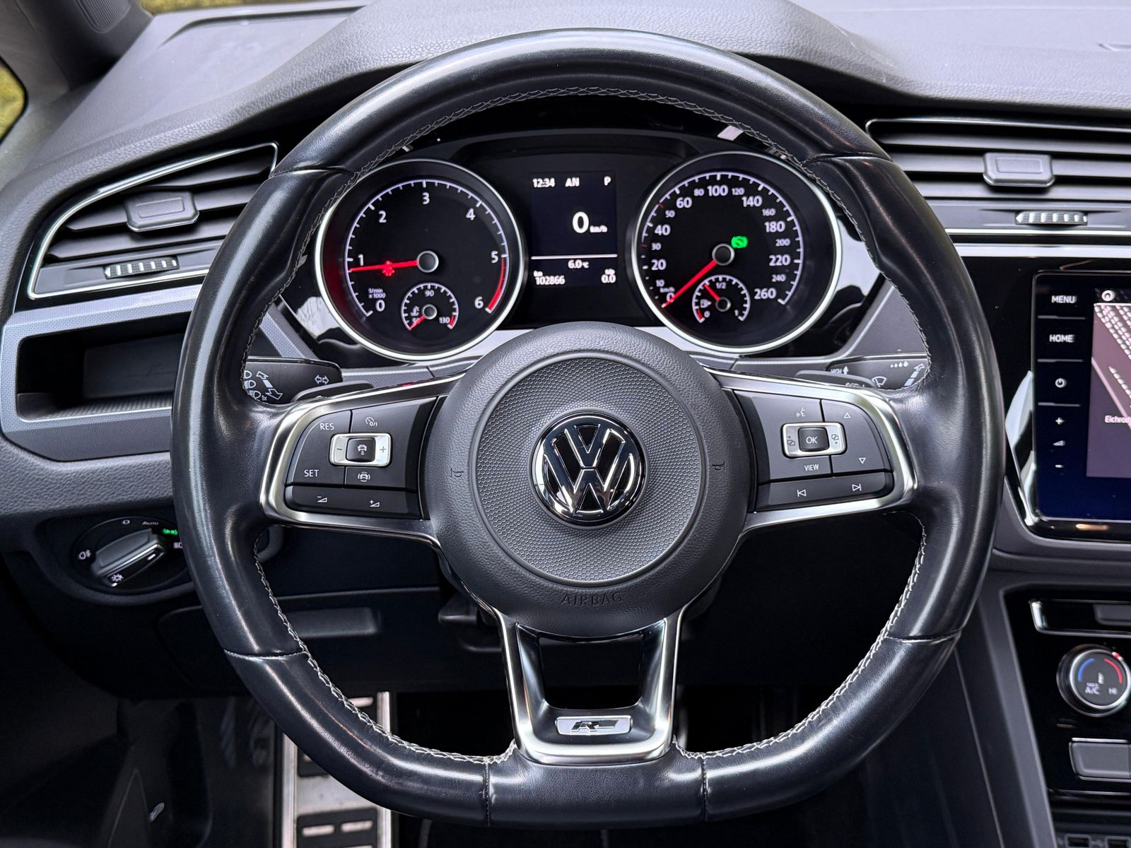 Fahrzeugabbildung Volkswagen Touran 2.0 TDI DSG R-Line LED+NAV+ACC+CARPLAY+