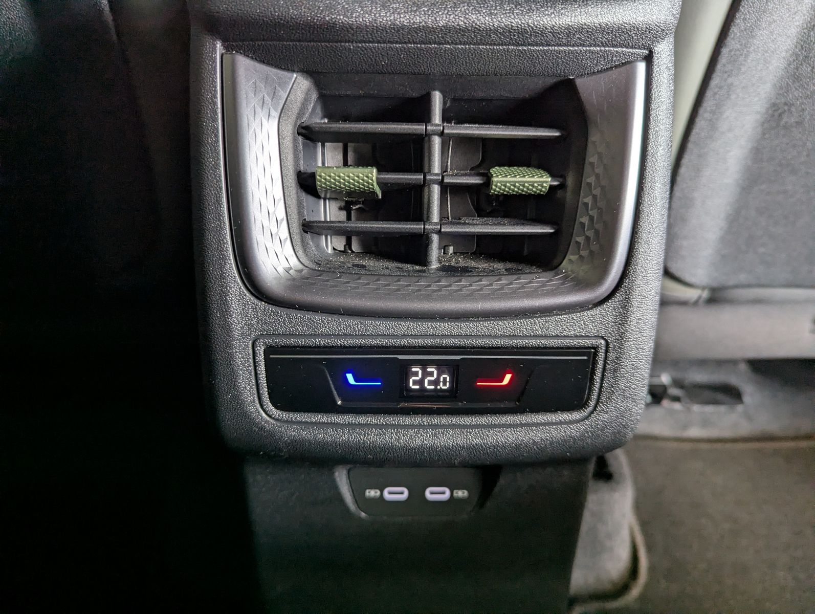 Fahrzeugabbildung CUPRA Terramar 1.5 eTSI Tribe Sennh Matrix HUD AHK 20