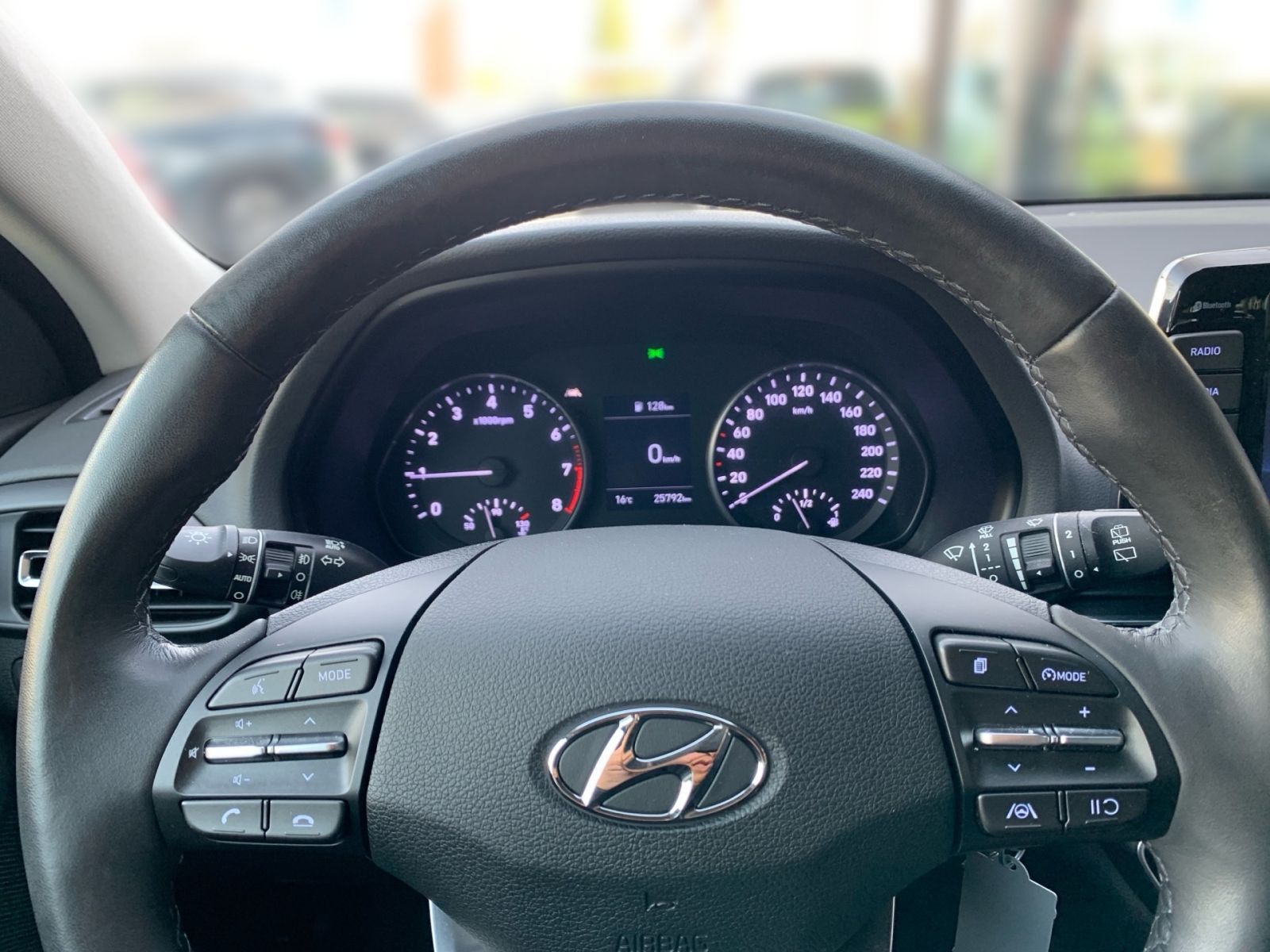 Fahrzeugabbildung Hyundai i30 1.0 T-GDI Edition 30 8x bereift 1Hd