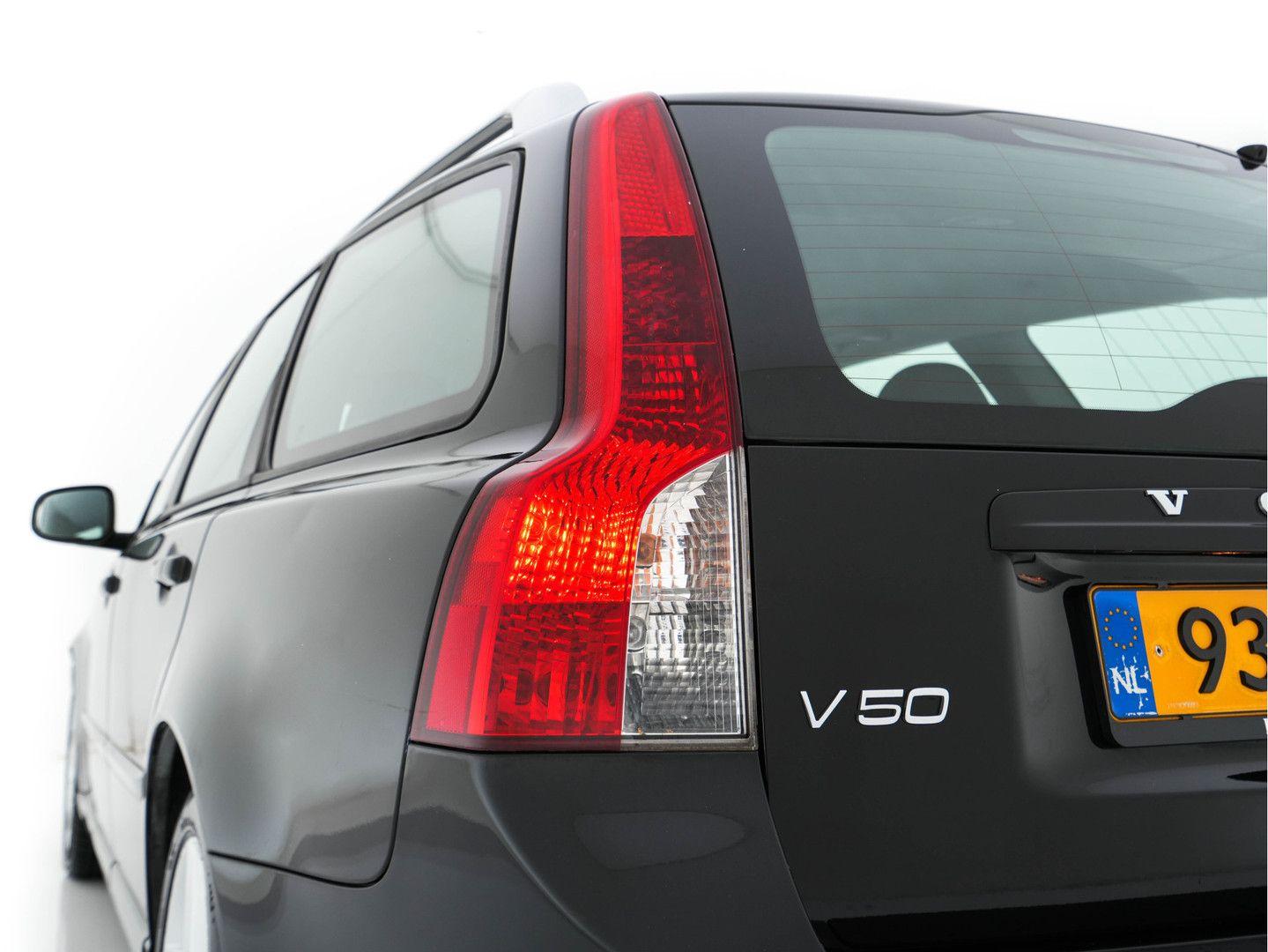 Volvo V50 2011 — photo 22