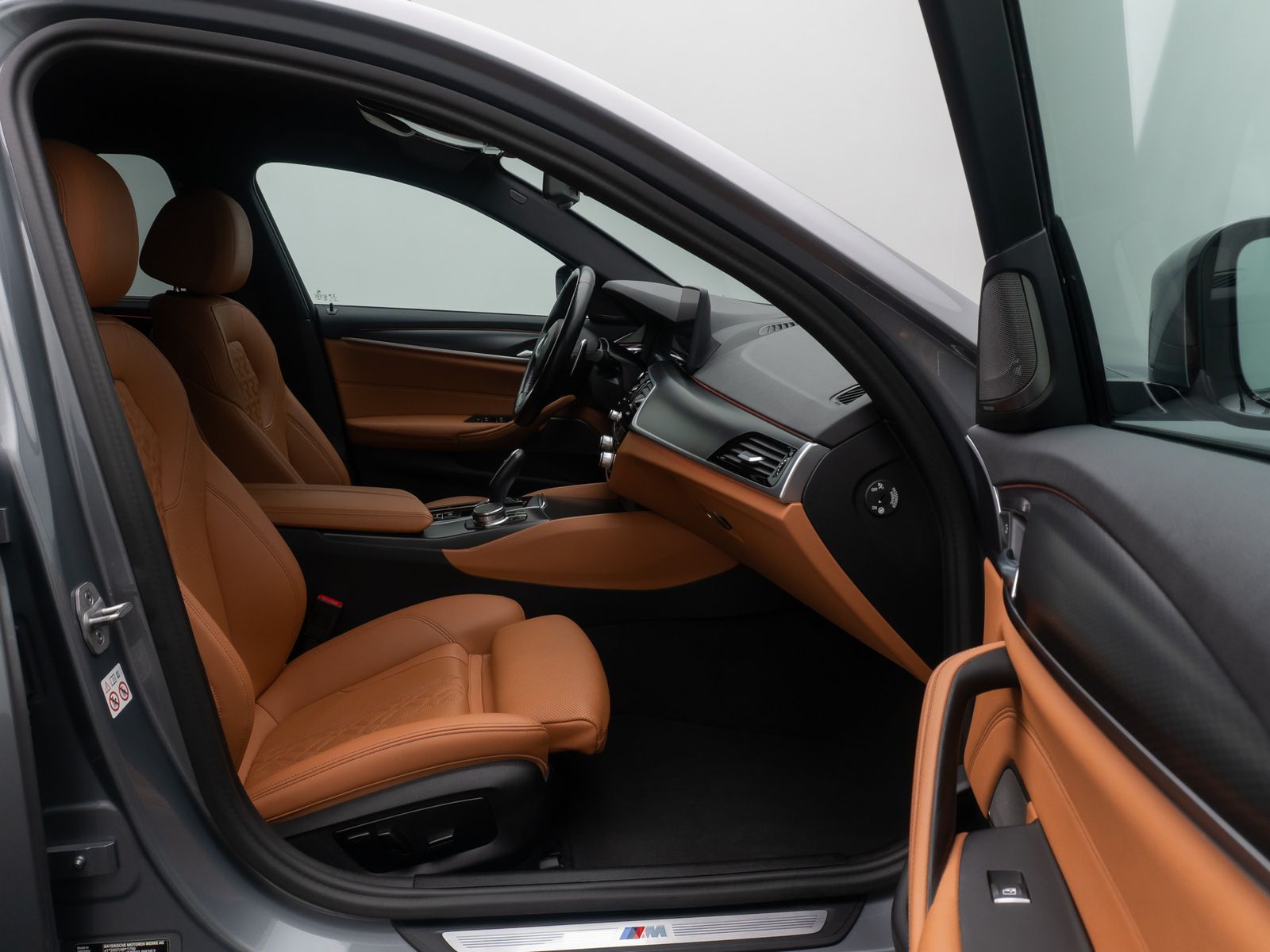 Fahrzeugabbildung BMW 530d xD M Sport Kamera HUD DAB H/K AHK ACC Alarm
