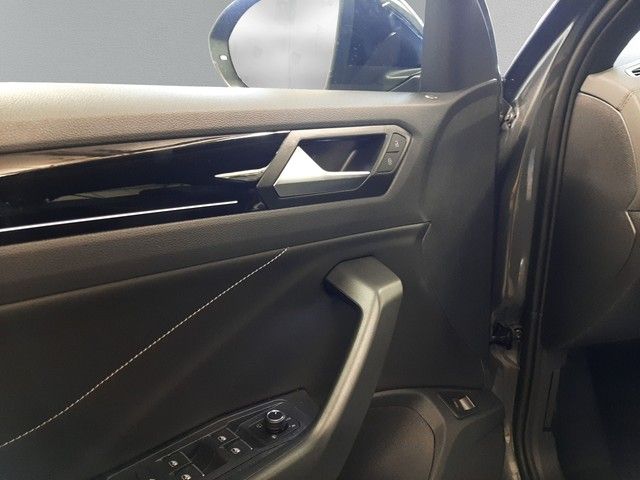 Fahrzeugabbildung Volkswagen T-Roc Black Style 1.5TSI DSG AHK Matrix Massage
