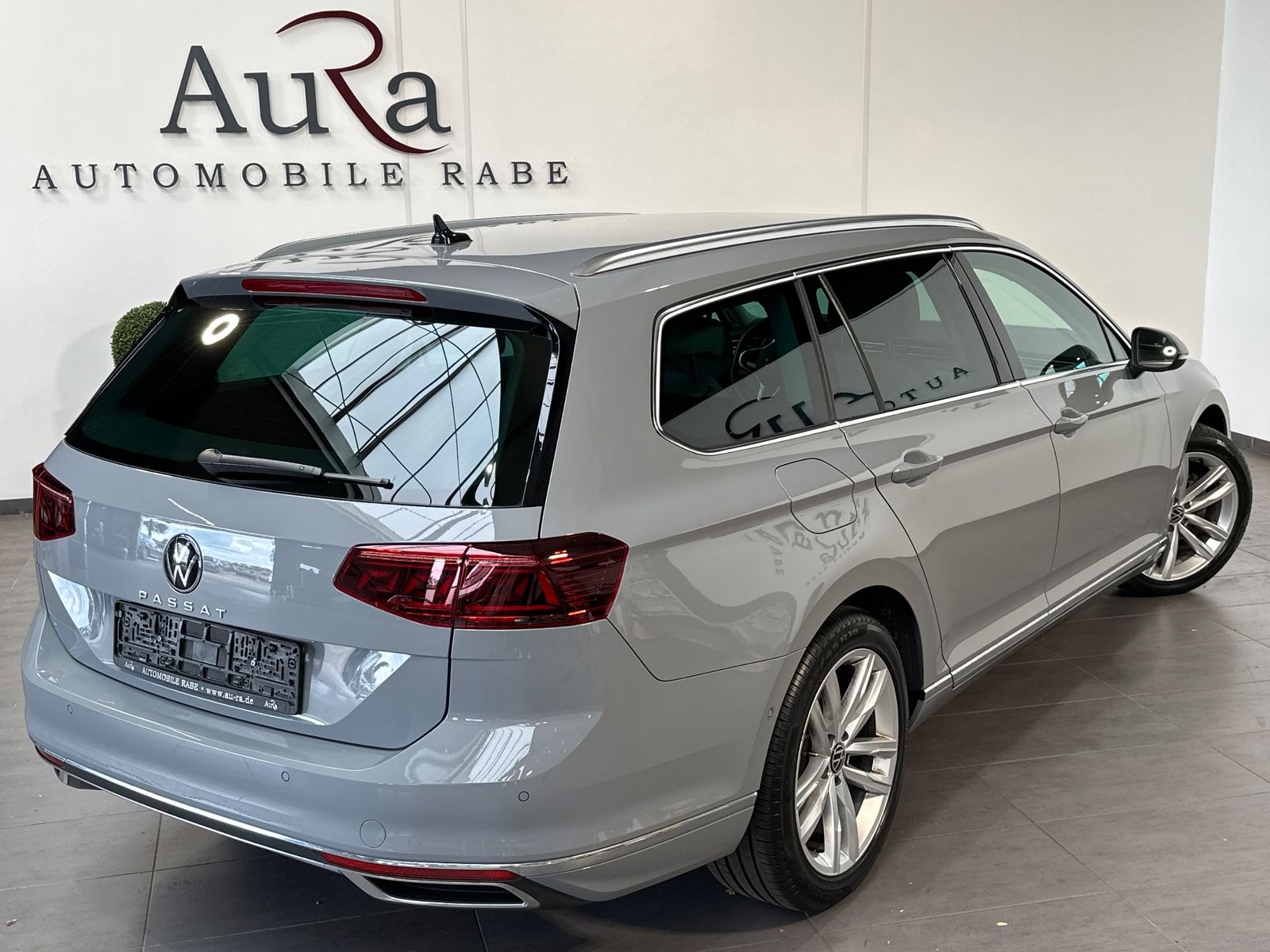 Fahrzeugabbildung Volkswagen Passat Variant Elegance NAV+LED+AHK+ACC+HUD+18ZO