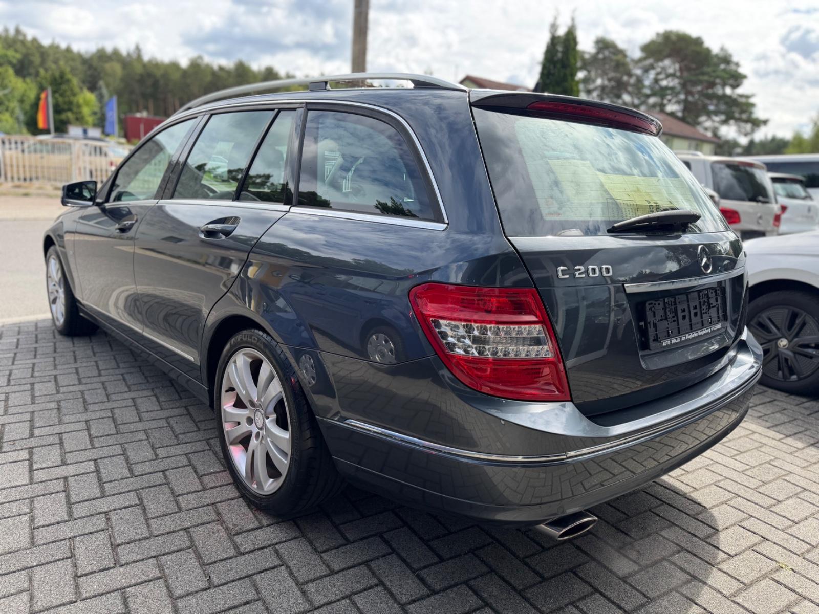 Mercedes-Benz C200 2010 — photo 8