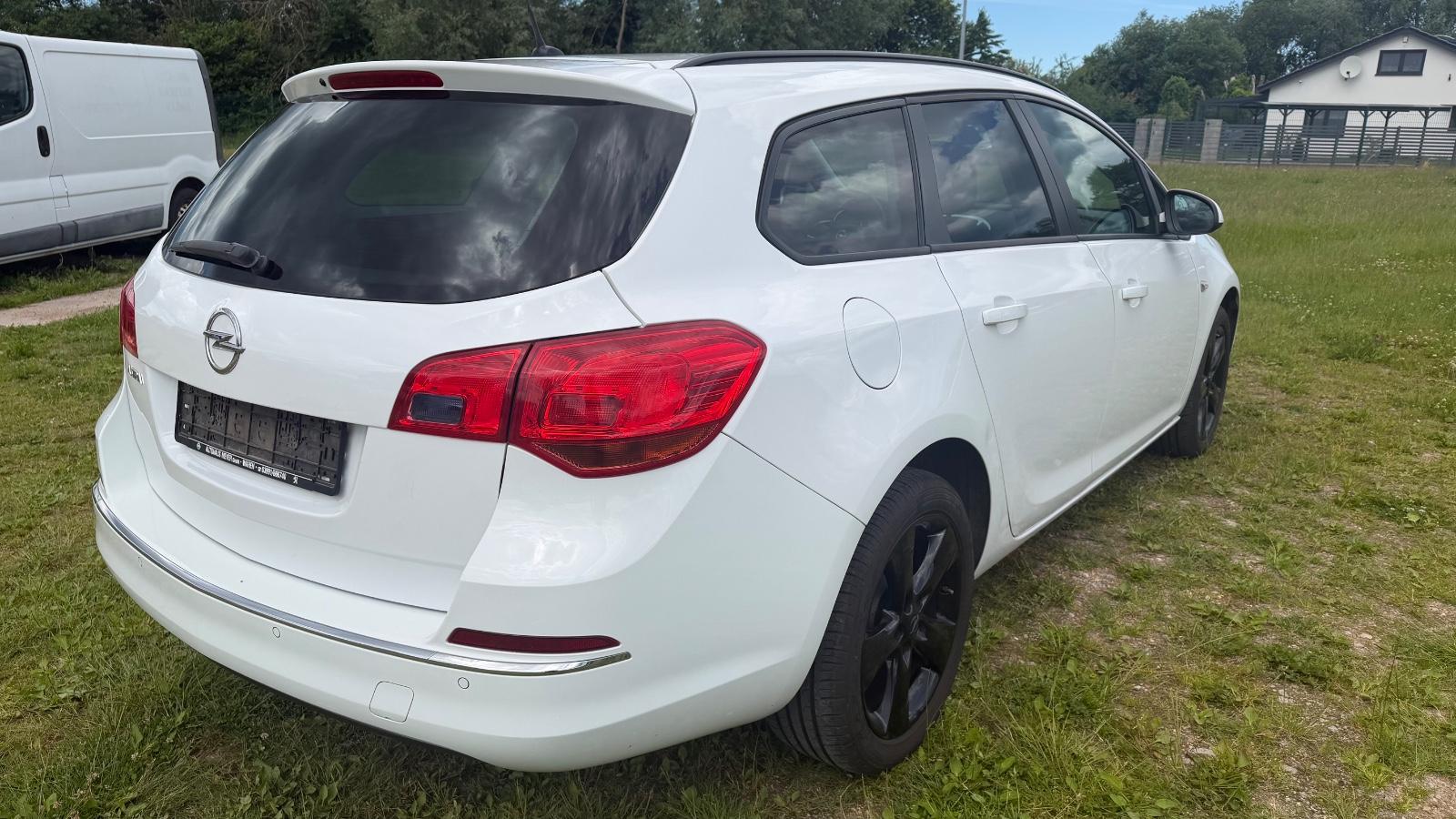 Opel Astra J Sports Tourer Style