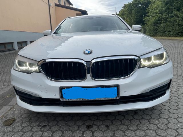 BMW 520d Tour. Panorama Navi AHK  2-te Hand