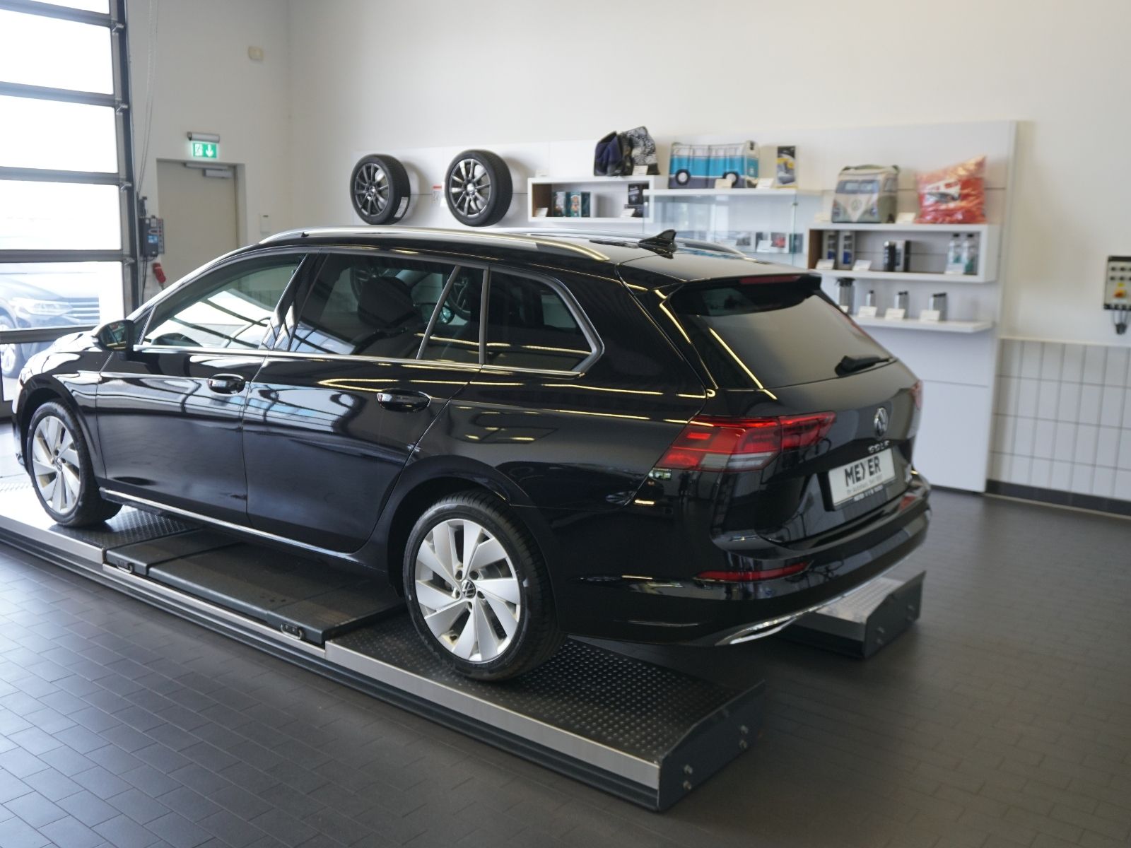 Fahrzeugabbildung Volkswagen Golf VIII Variant Style 1.5 eTSI DSG *AHK, LED,