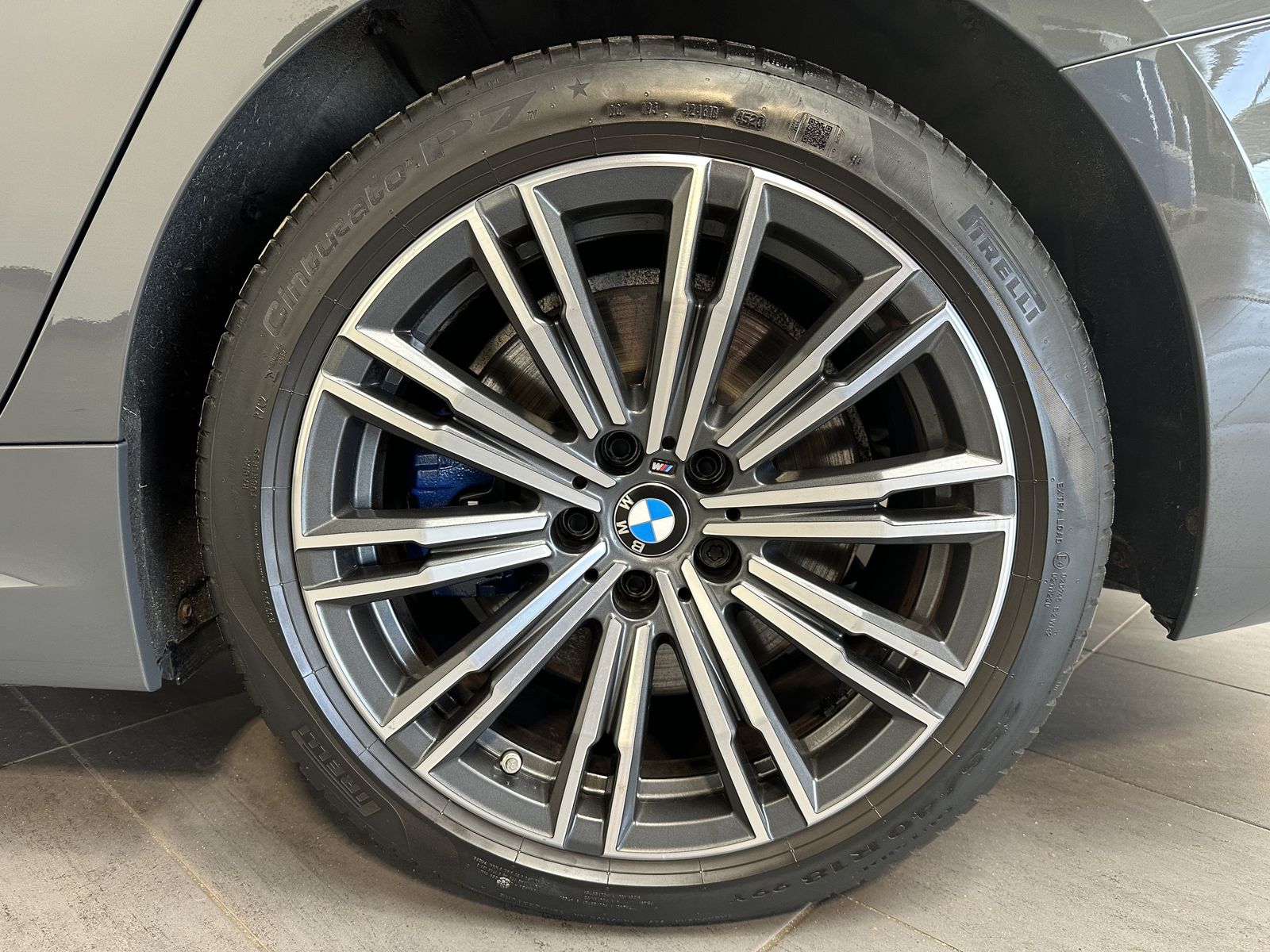 Fahrzeugabbildung BMW 330e Limousine M-Sport NAV+LASER+HEAD-UP+H&K+KAM