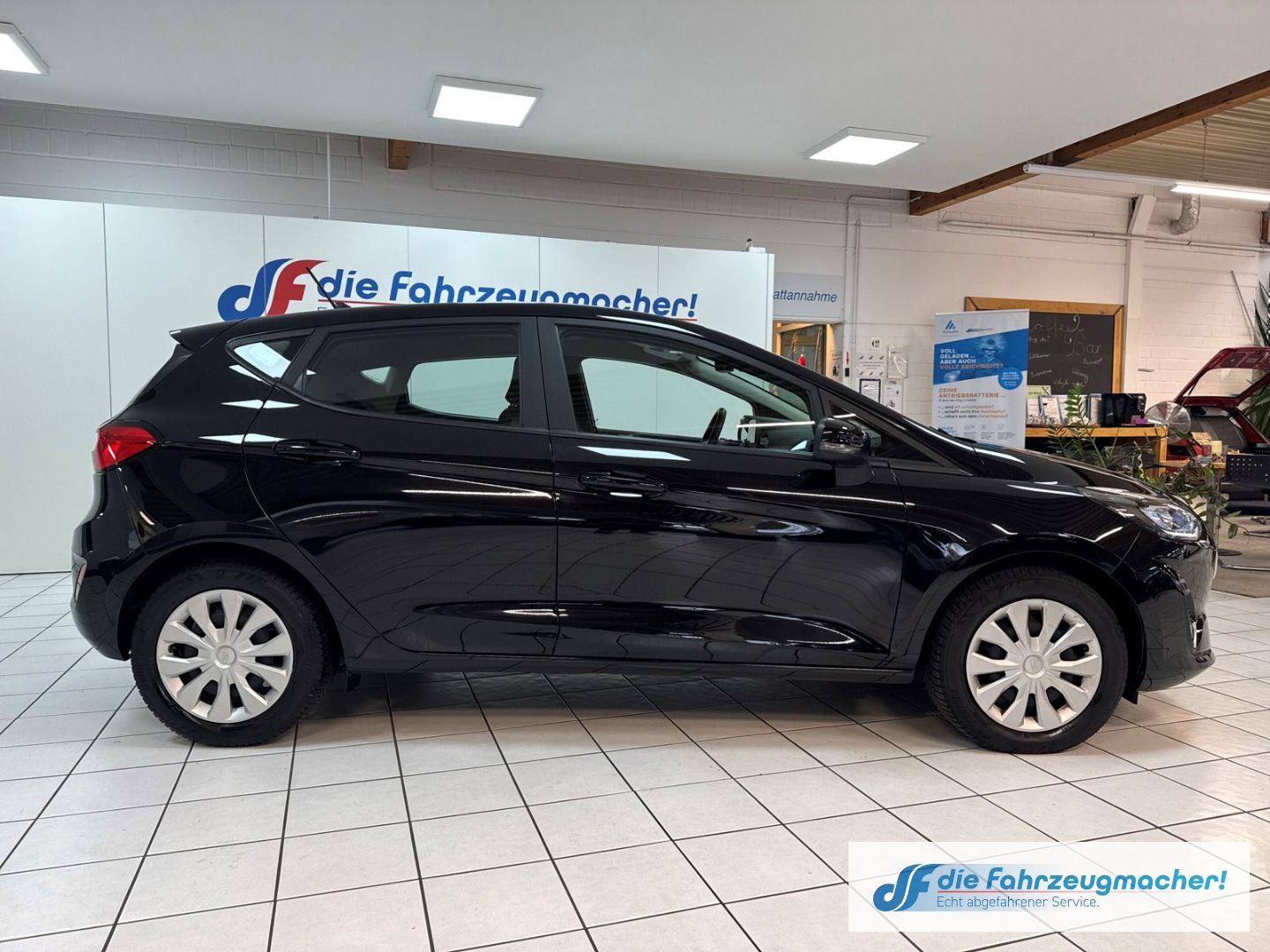 Fahrzeugabbildung Ford Fiesta Cool & Connect Navi LED Blendfreies Fernl