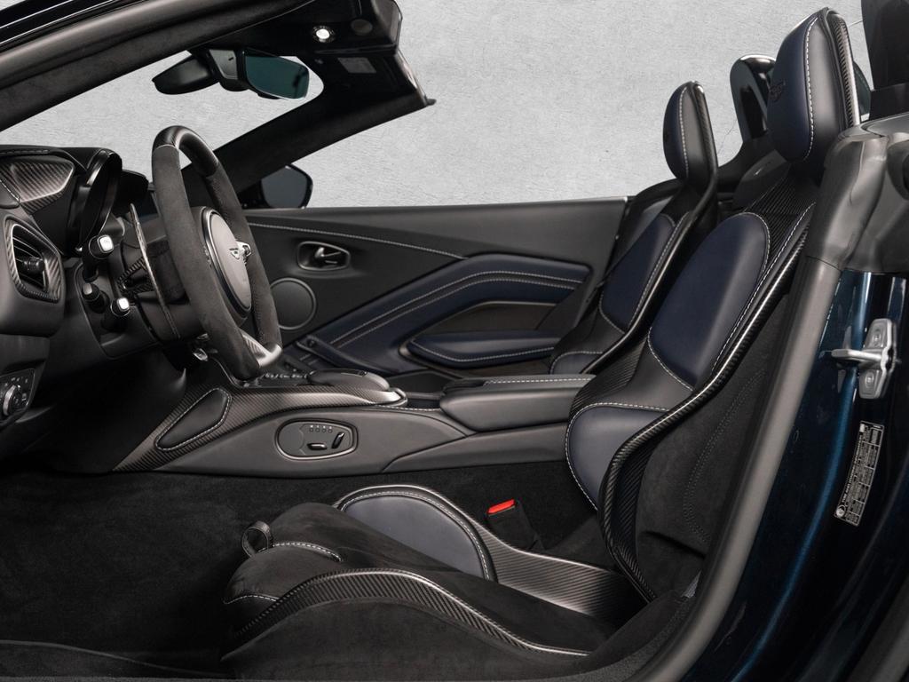 Aston Martin V12 Vantage