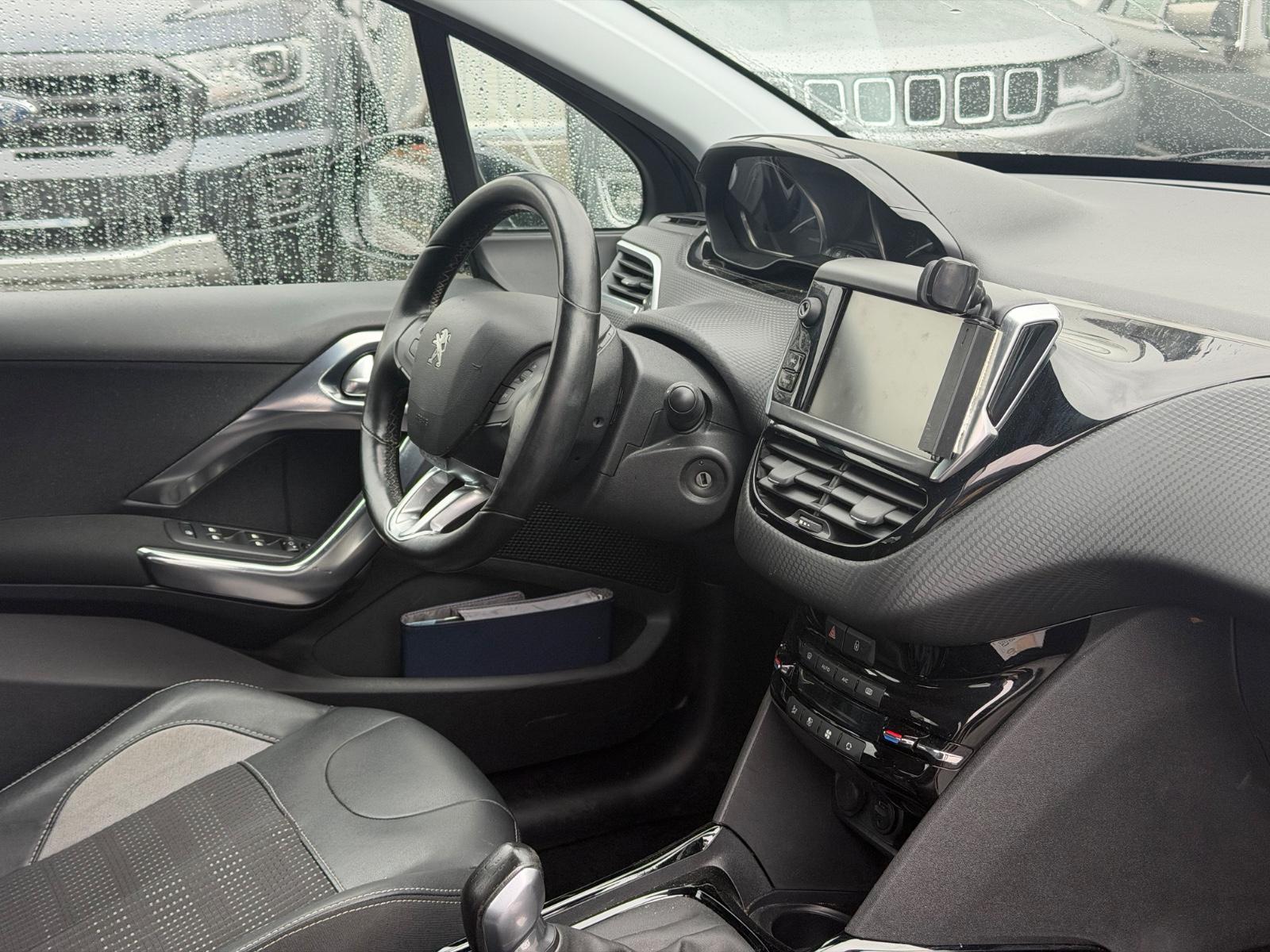 Peugeot 2008 1.2*ZAHNRIEMEN+BREMSEN VORNE NEU*TOP!*